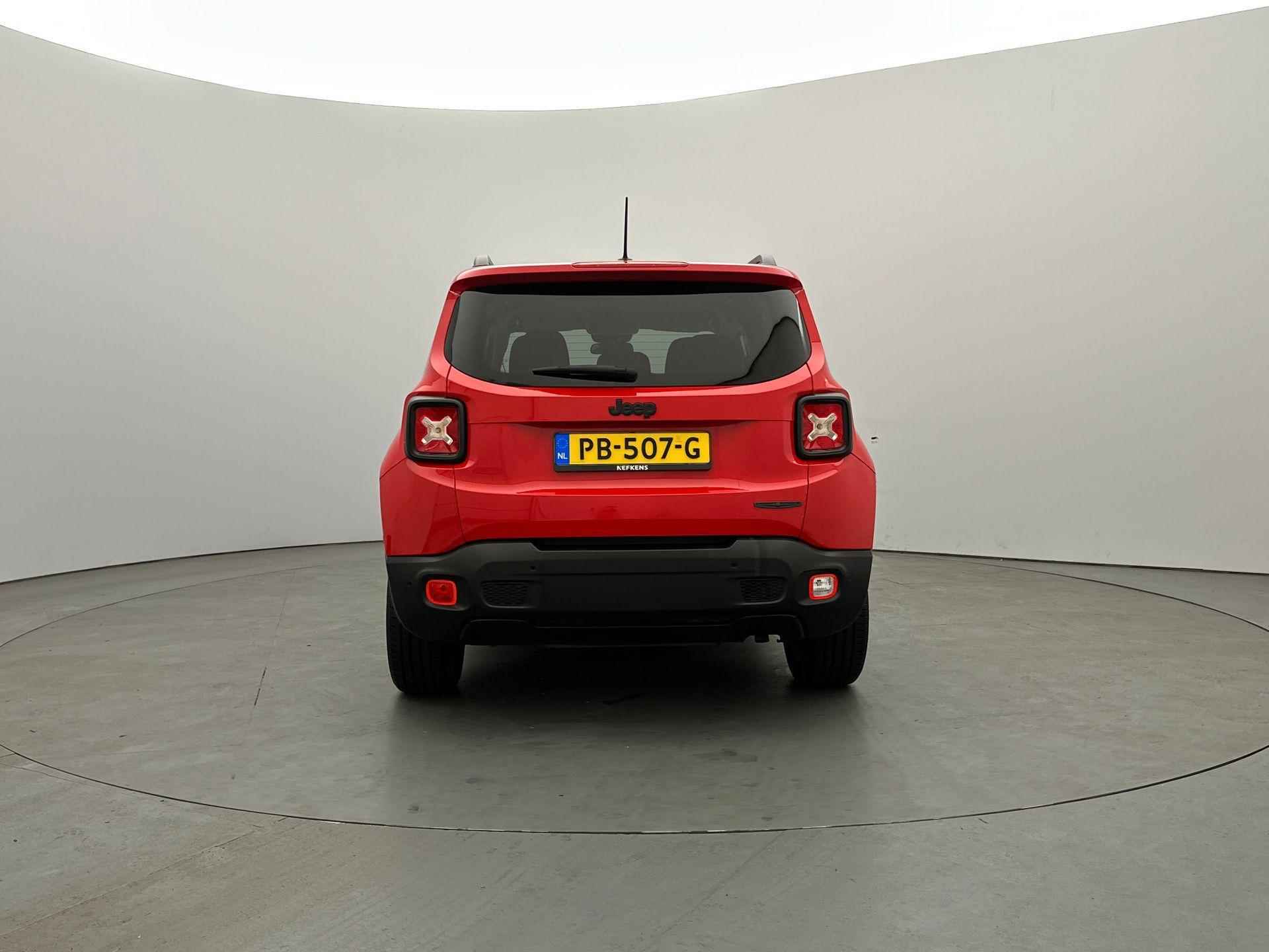 Jeep Renegade SUV E-Torq Night Eagle II 110 pk | Navigatie | Parkeersensoren Achter | Airco | Cruise Control | Start/Stop Systeem | Lederen Stuurwiel | Dakrails | Buitenspiegels Elektrisch Verstel -en Verwarmbaar | 18" Lichtmetalen Velgen | - 8/32