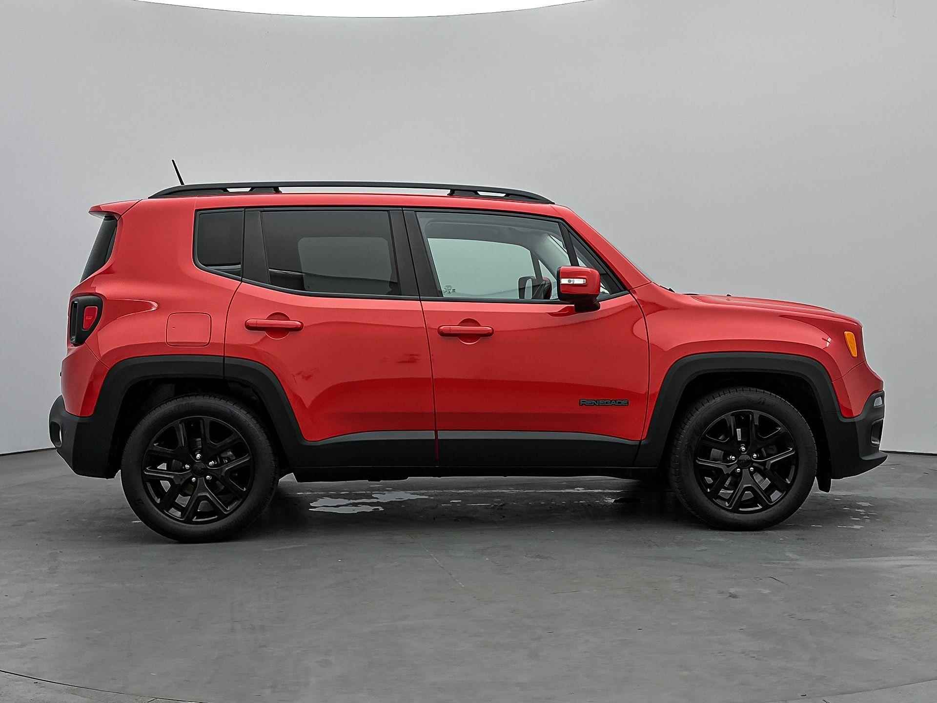 Jeep Renegade SUV E-Torq Night Eagle II 110 pk | Navigatie | Parkeersensoren Achter | Airco | Cruise Control | Start/Stop Systeem | Lederen Stuurwiel | Dakrails | Buitenspiegels Elektrisch Verstel -en Verwarmbaar | 18" Lichtmetalen Velgen | - 10/32