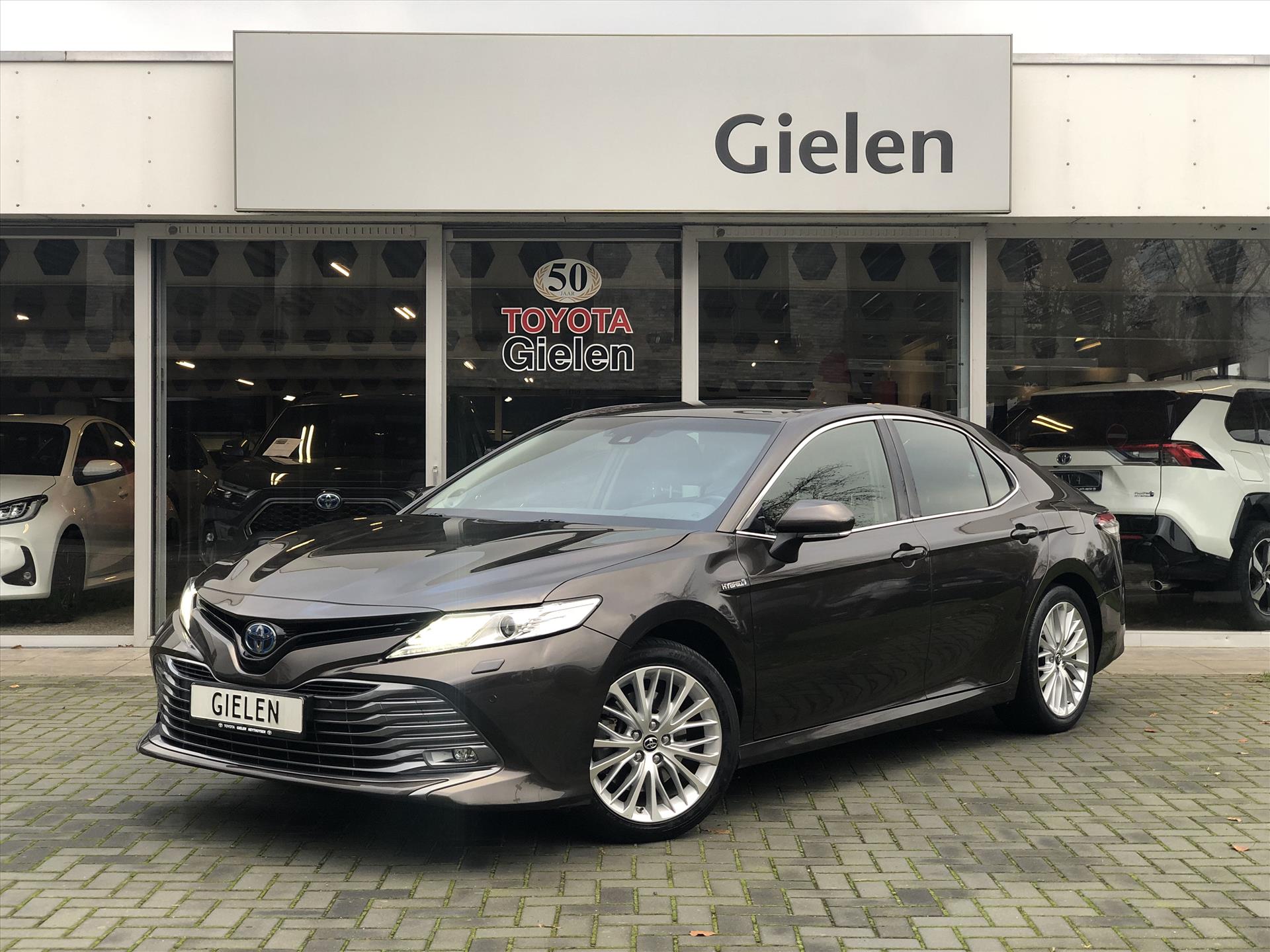 Toyota Camry 2.5 Hybrid 218pk Premium | Head up display, Dodehoekherkenning, JBL, Leer, Stoelverwarming, Parkeersensoren, NL-Auto