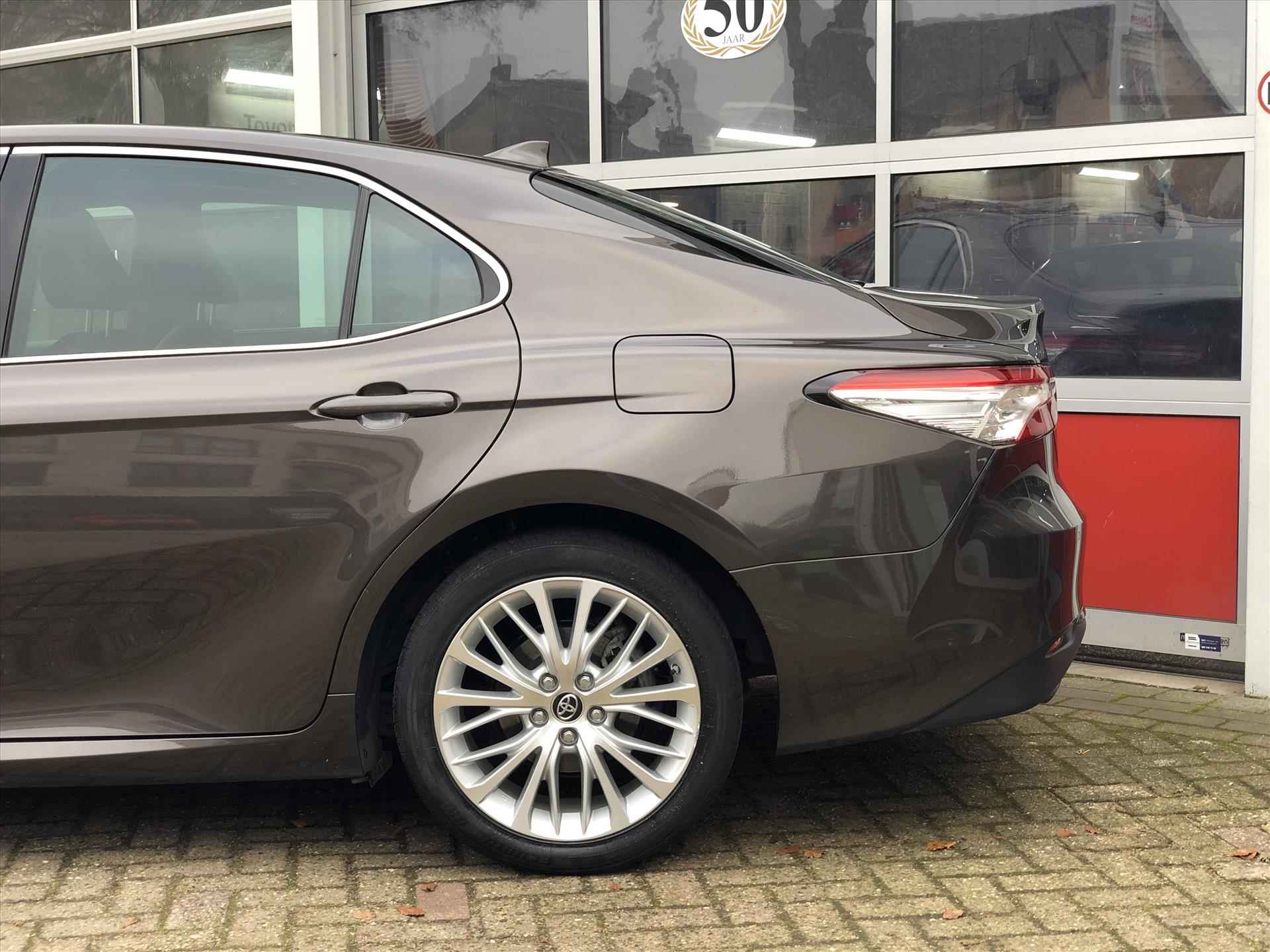 Toyota Camry 2.5 Hybrid 218pk Premium | Head up display, Dodehoekherkenning, JBL, Leer, Stoelverwarming, Parkeersensoren, NL-Auto - 6/44