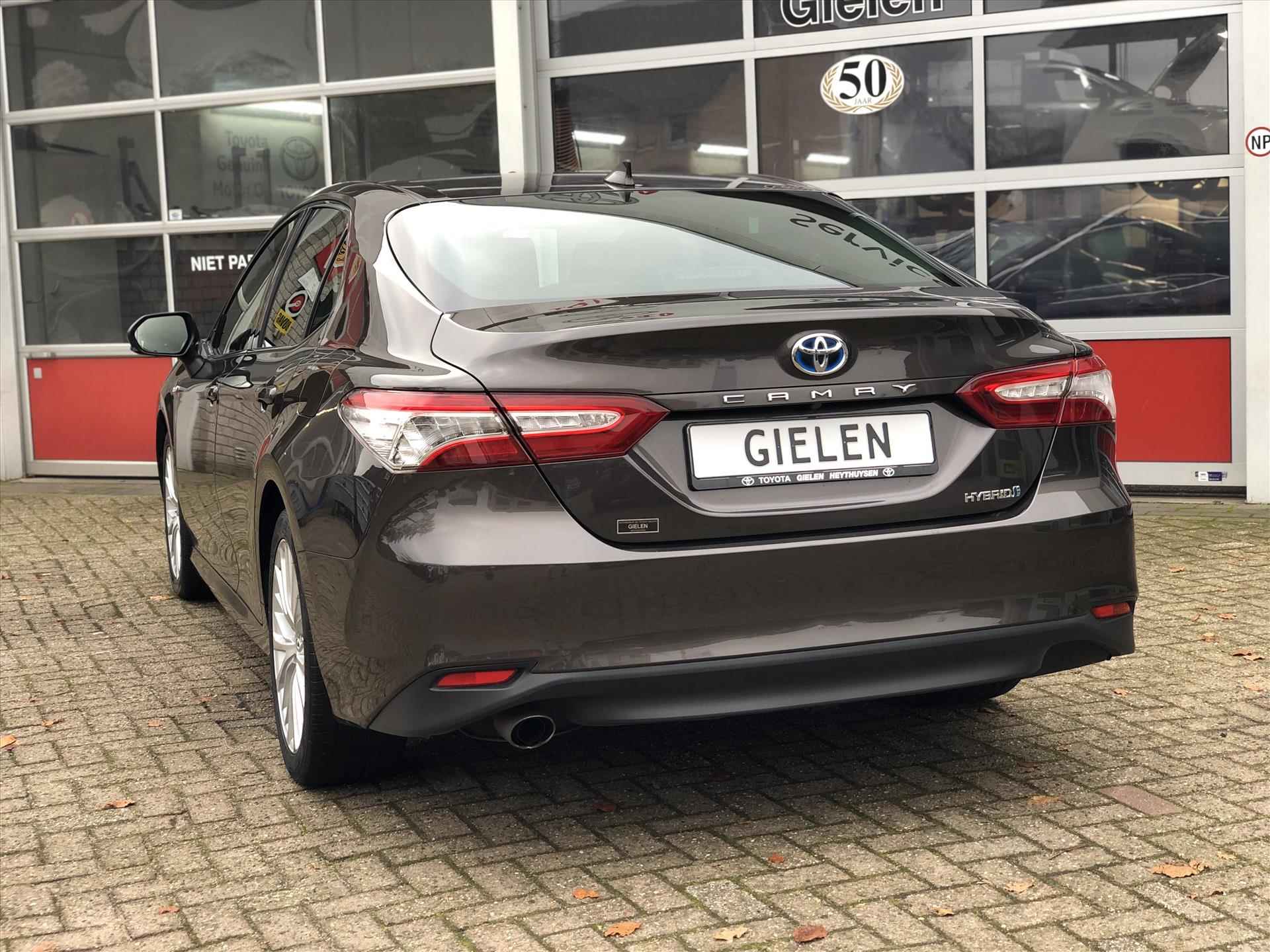 Toyota Camry 2.5 Hybrid 218pk Premium | Head up display, Dodehoekherkenning, JBL, Leer, Stoelverwarming, Parkeersensoren, NL-Auto - 12/44