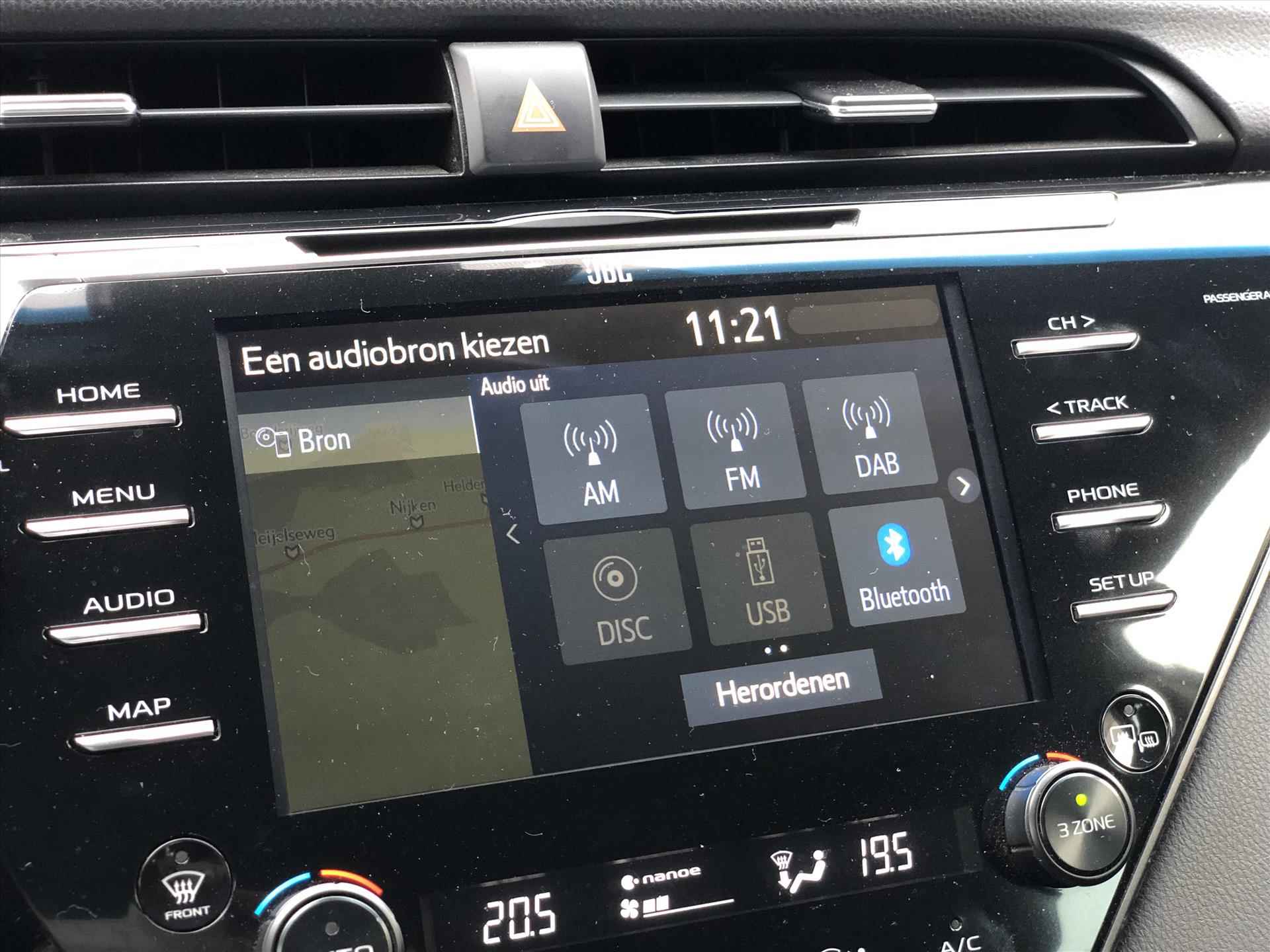 Toyota Camry 2.5 Hybrid 218pk Premium | Head up display, Dodehoekherkenning, JBL, Leer, Stoelverwarming, Parkeersensoren, NL-Auto - 22/44