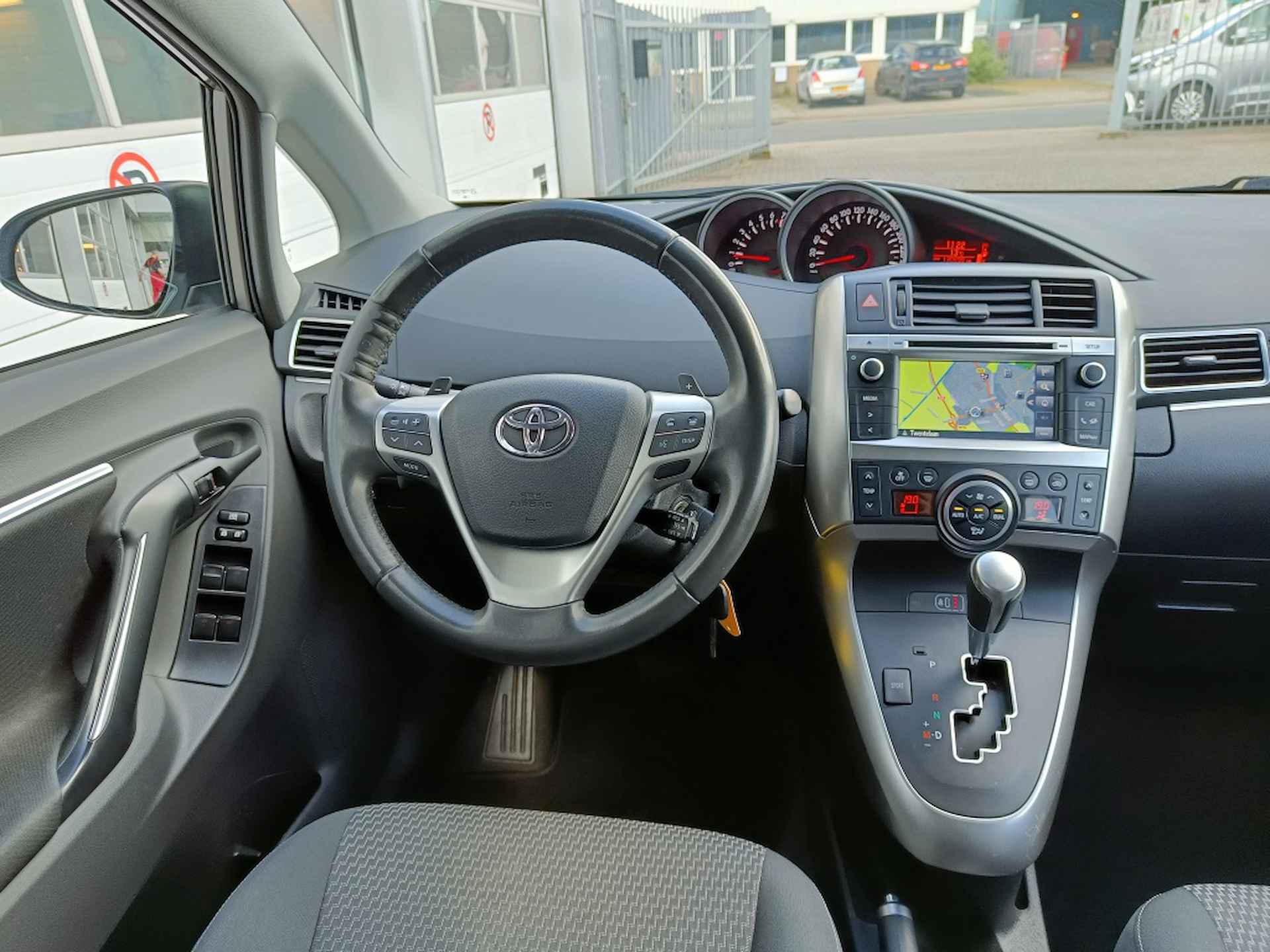 Toyota Verso 1.8 VVT-i Business Automaat | Navi | Trekhaak | Cruise Control - 8/37