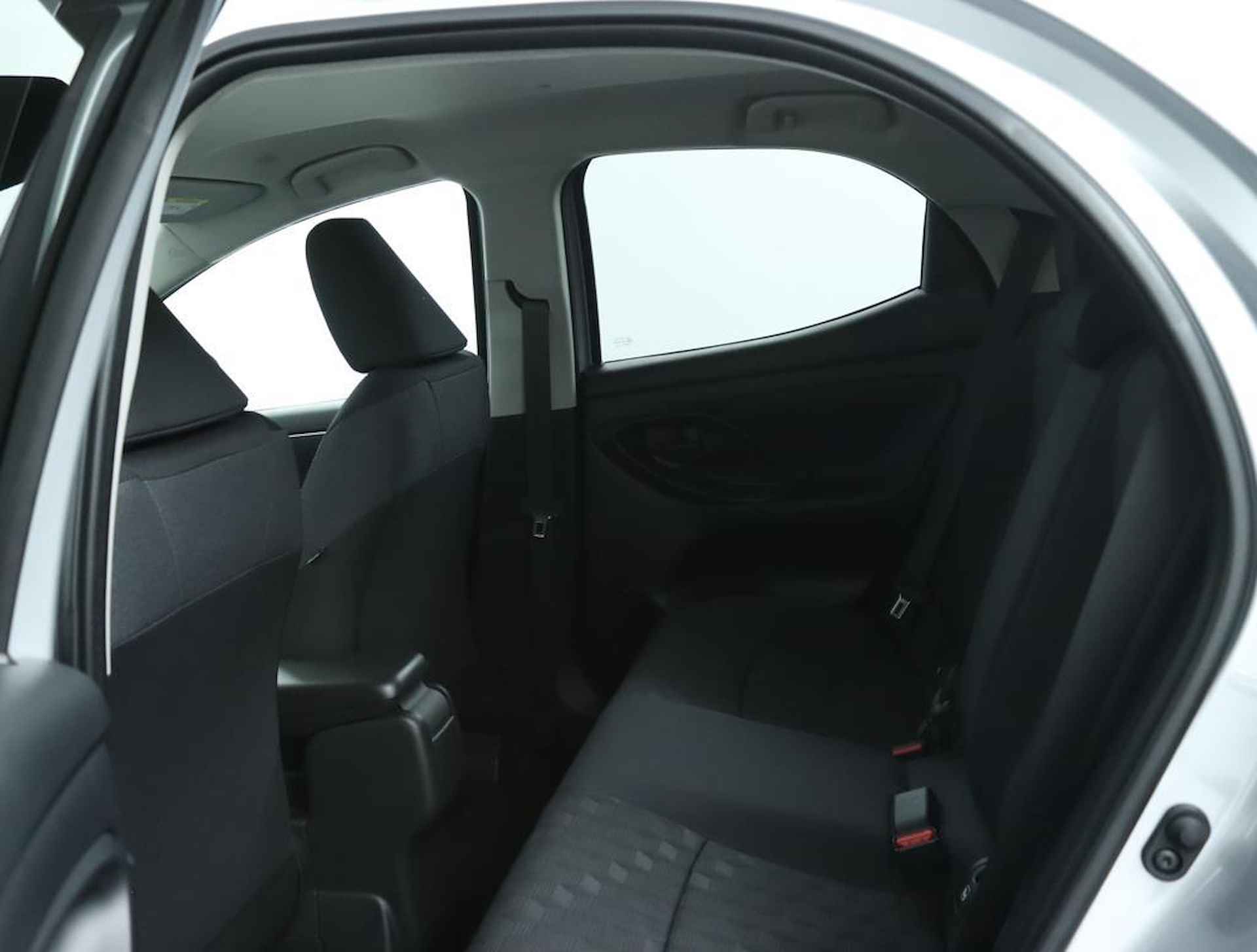 Toyota Yaris Hybrid 115 First Edition | Navigatie | Apple Carplay | Android Auto | Adaptive Cruise Control | - 18/44