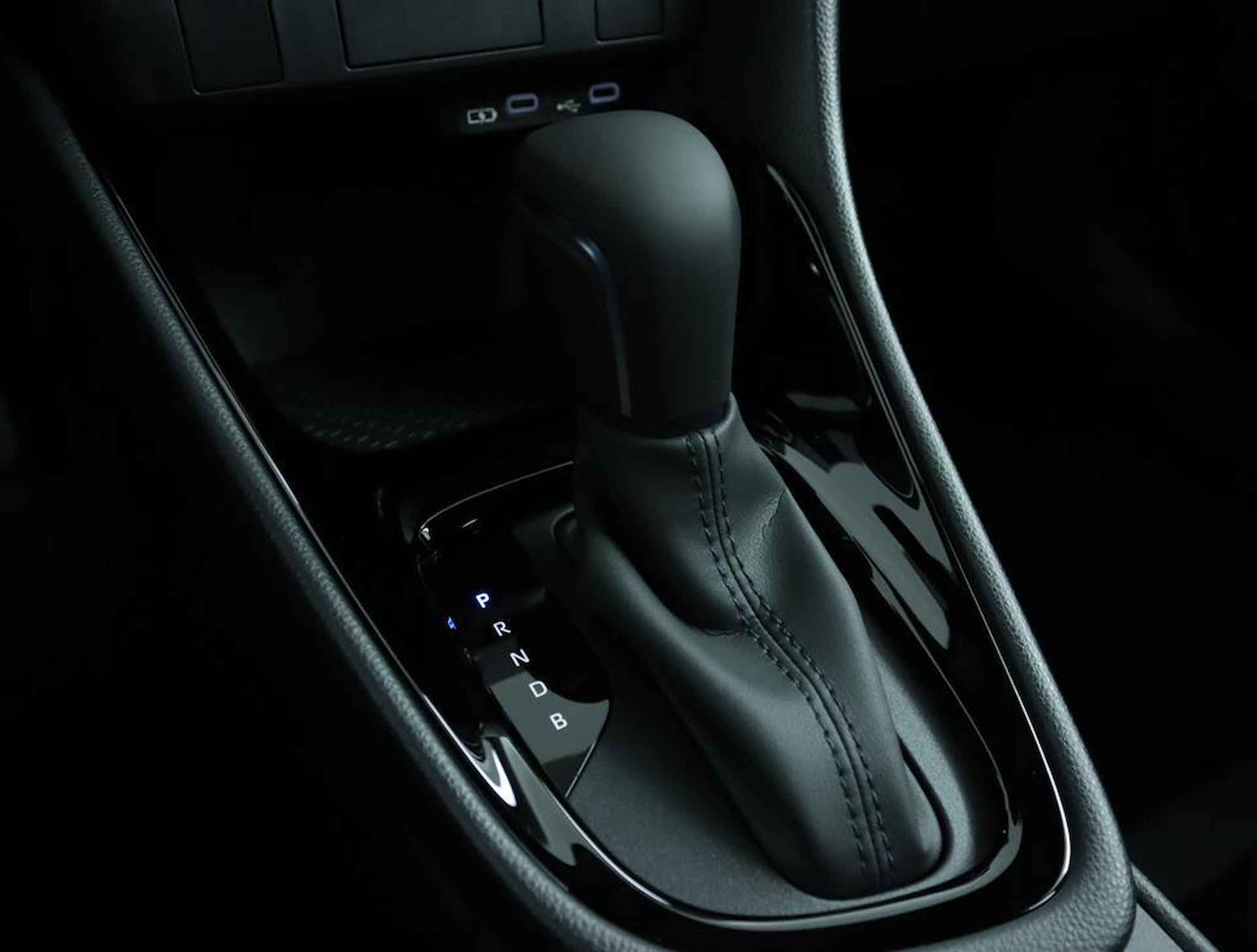 Toyota Yaris Hybrid 115 First Edition | Navigatie | Apple Carplay | Android Auto | Adaptive Cruise Control | - 26/44
