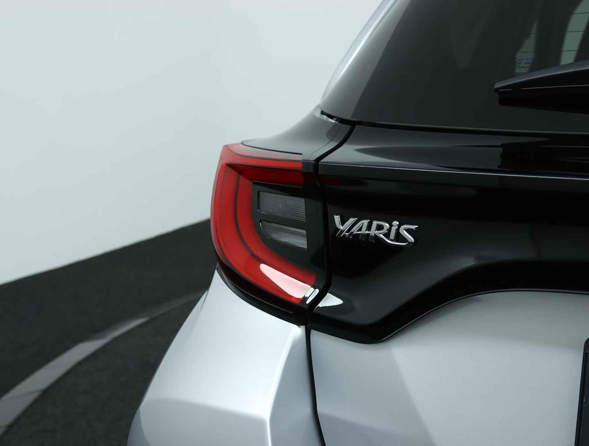 Toyota Yaris Hybrid 115 First Edition | Navigatie | Apple Carplay | Android Auto | Adaptive Cruise Control | - 37/44