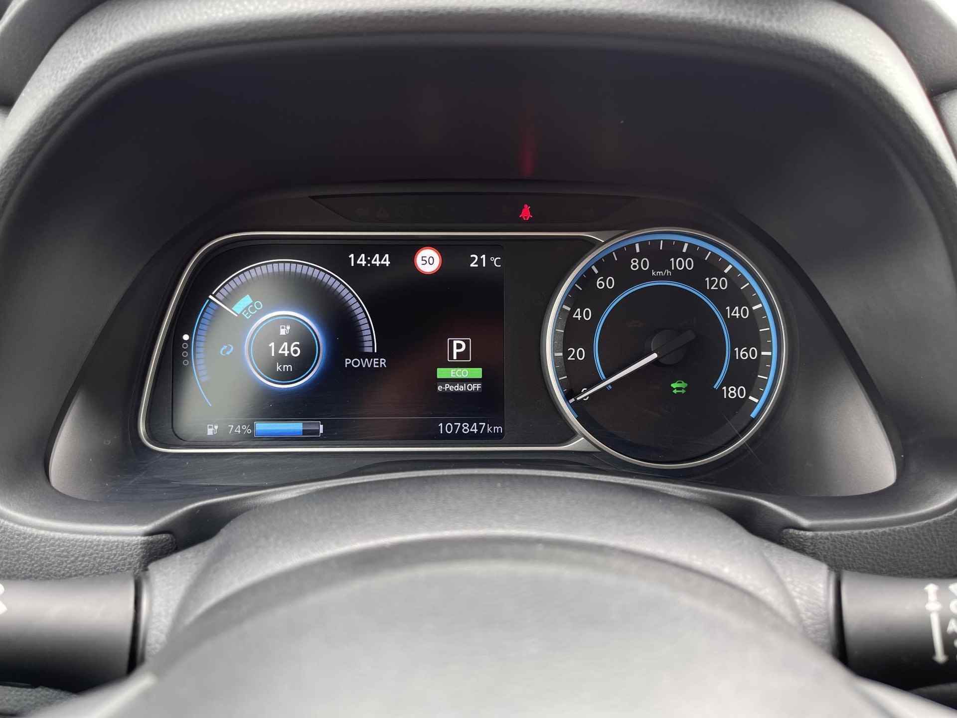 Nissan LEAF N-Connecta 40 kWh *€2.000 SUBSIDIE MOGELIJK!* | Navigatie | 360° Camera | Two-Tone Lakkleur | Stuur- + Stoelverwarming | Adapt. Cruise Control | Rijklaarprijs! - 26/27