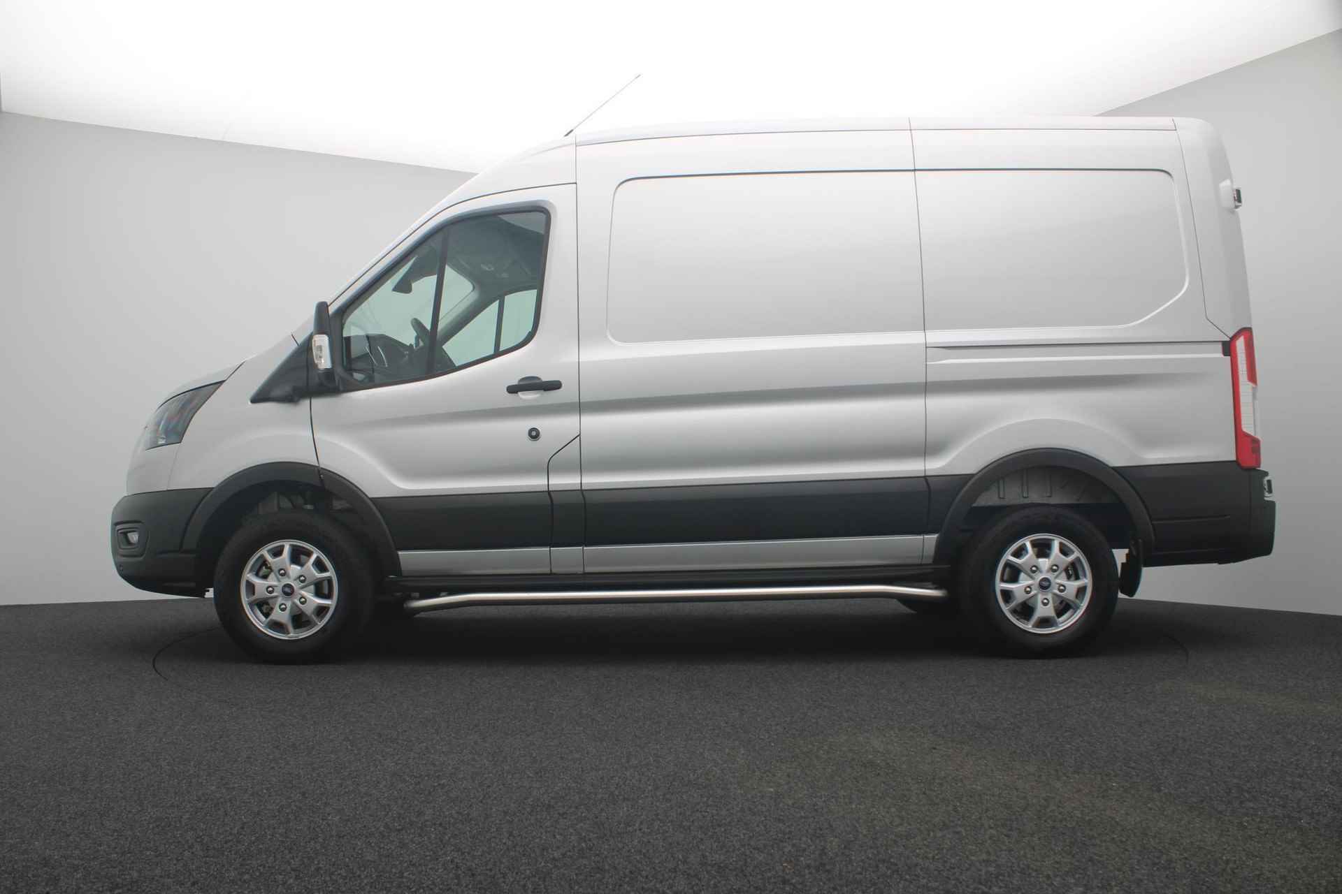 Ford E-Transit 350 L2H2 Trend 68 kWh | Adaptieve Cruise Control | Climate Control | Navigatie | Stoelverwarming | Financial lease vanaf € 505,- per maand | Full Operational Lease €778,- ex per maand | - 4/38