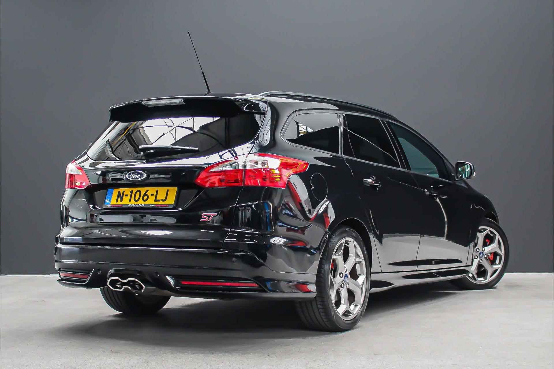 Ford FOCUS Wagon 2.0 250pk ST-3 |aantoonbaar onderhouden!|bi-xenon|cruise control|navigatie|bluetooth|parkeersensoren|18"| - 2/32