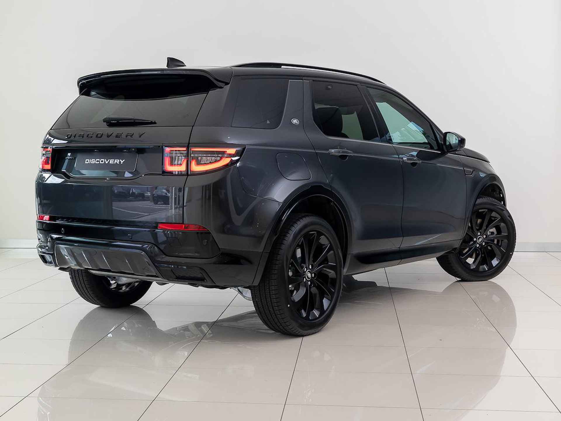 Land Rover Discovery Sport P300e 1.5 PHEV Dynamic SE | Pano | 20" | El. Trekhaak | Nieuw Direct Leverbaar - 2/26