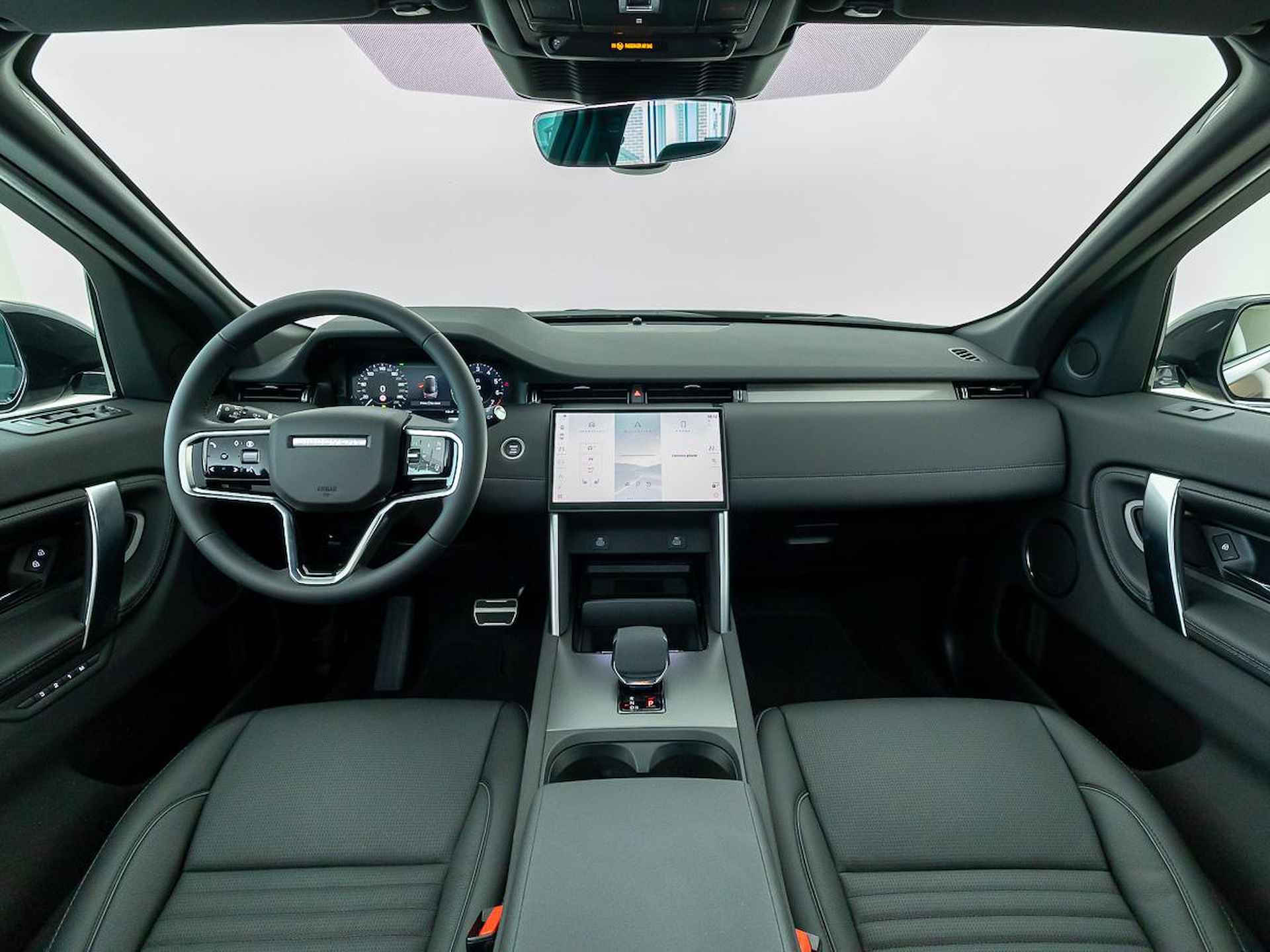 Land Rover Discovery Sport P300e 1.5 PHEV Dynamic SE | Pano | 20" | El. Trekhaak | Nieuw Direct Leverbaar - 4/26