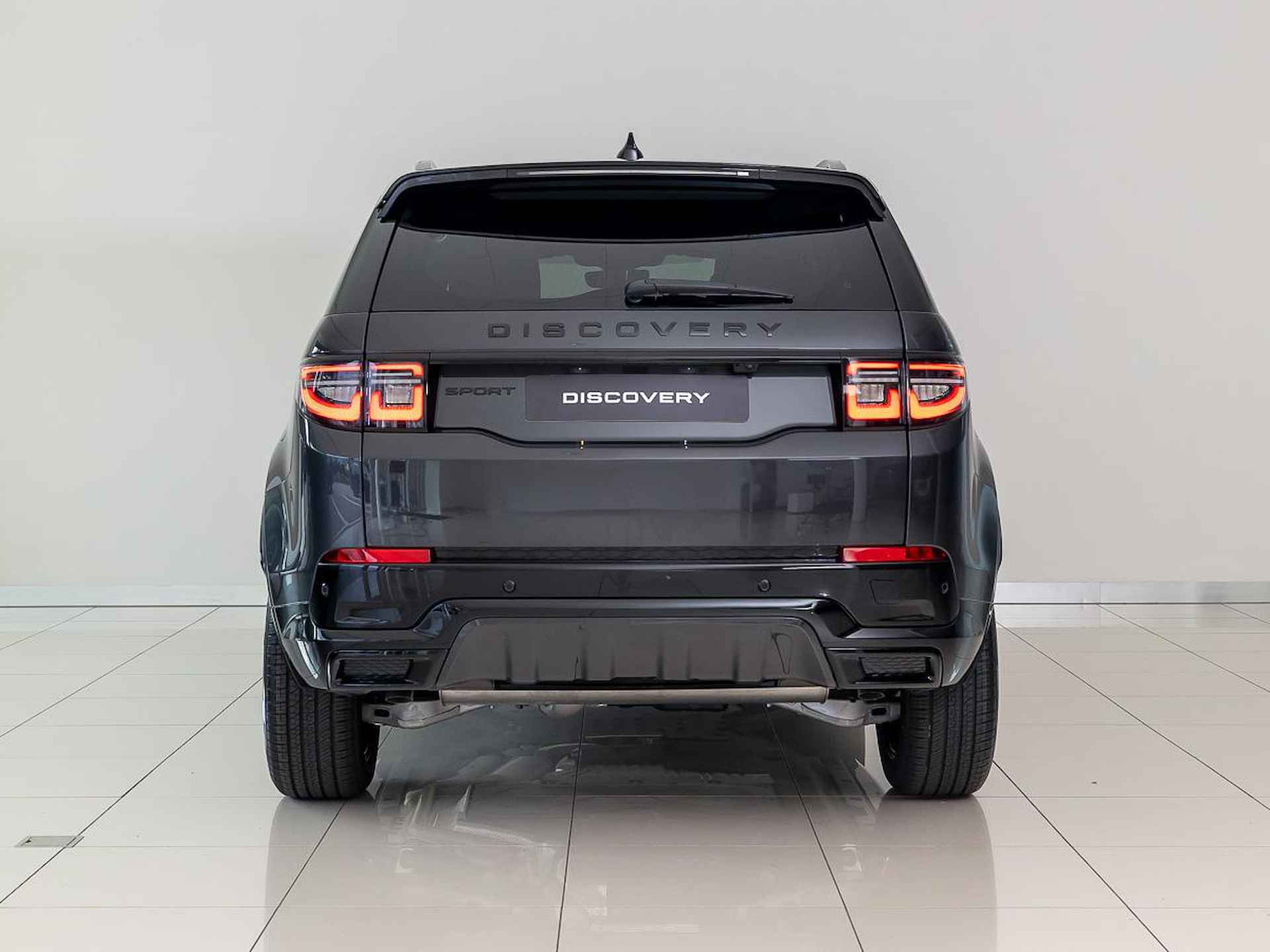 Land Rover Discovery Sport P300e 1.5 PHEV Dynamic SE | Pano | 20" | El. Trekhaak | Nieuw Direct Leverbaar - 7/26