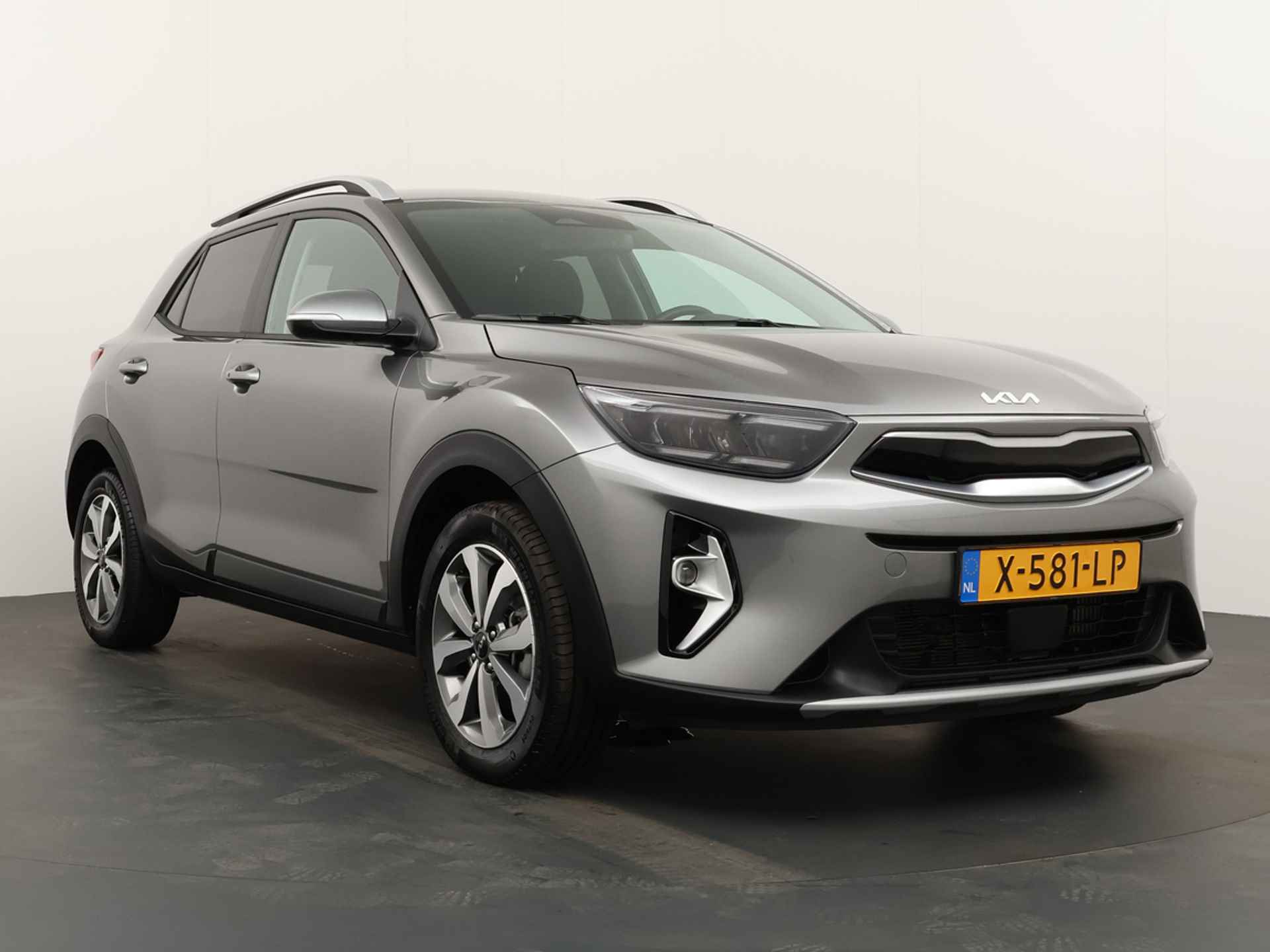 Kia Stonic 1.0 T-GDi MHEV DynamicPlusLine - LED Koplampen - Cruise Control - Navigatie - Climate Control - Apple/Android Carplay - Fabrieksgarantie tot 12-2030 - 12/49