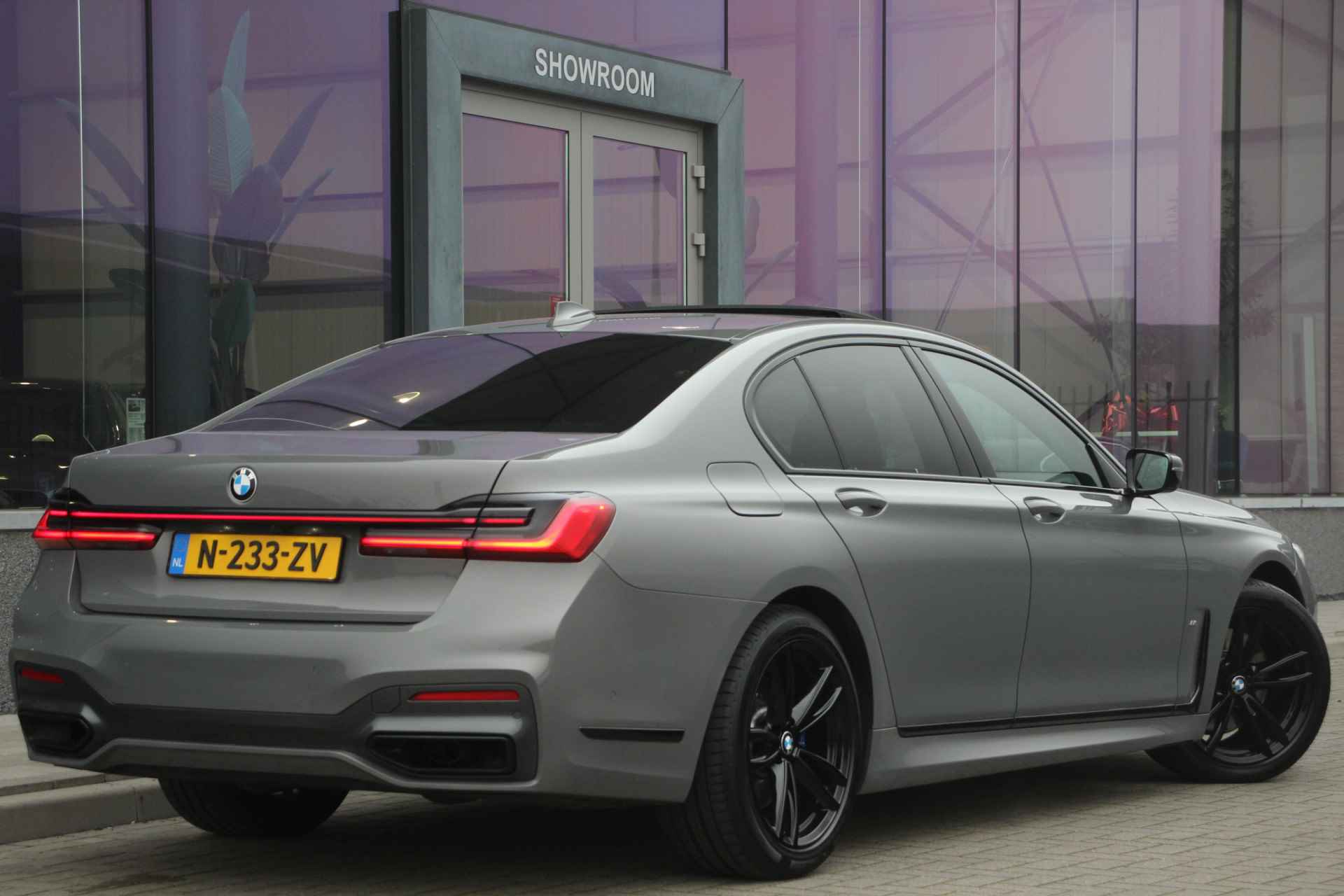 BMW 7 Serie 730d High Executive M-Sport | Entertainment | Achterasbesturing | Stoelkoeling - 9/51