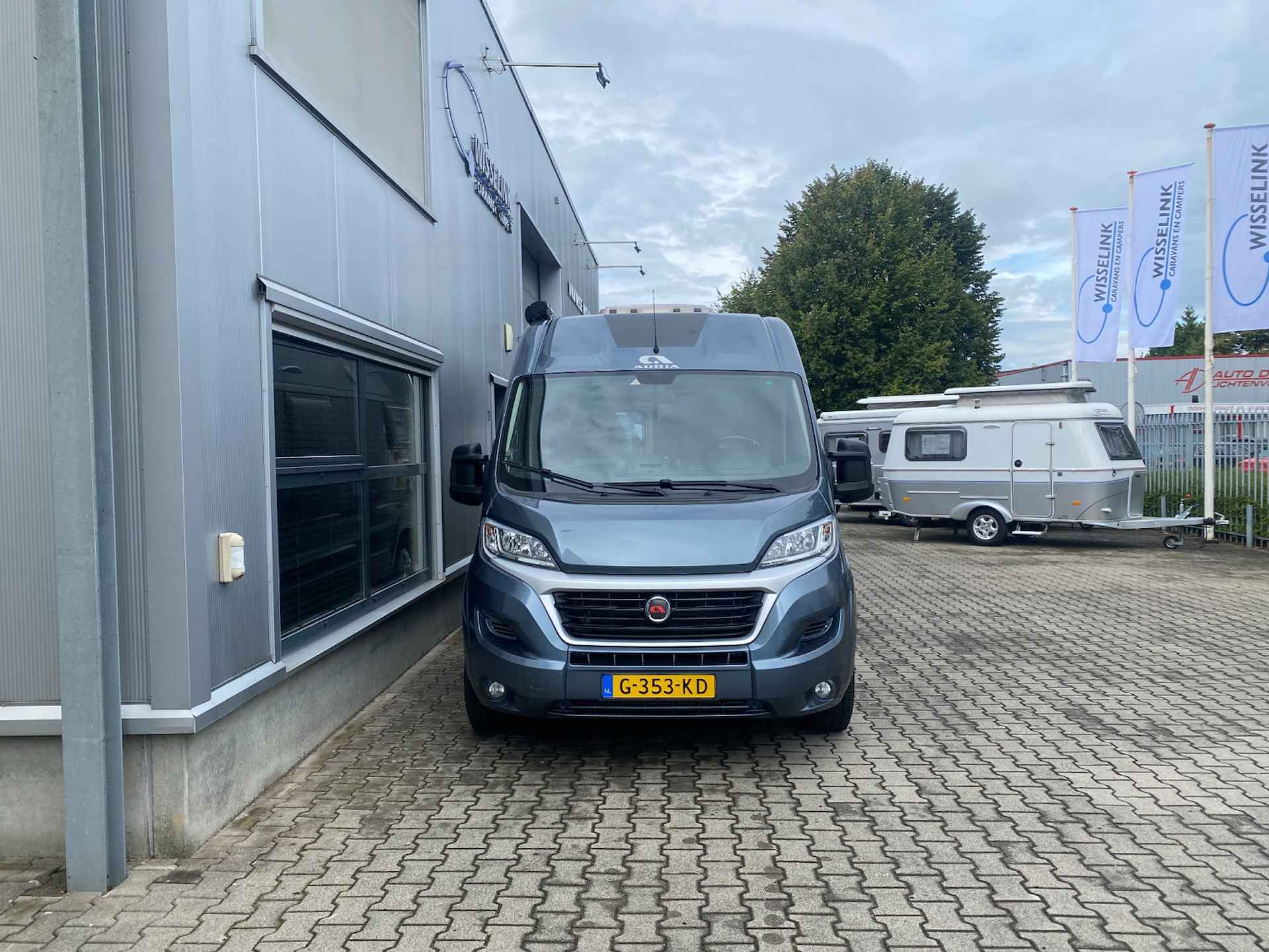 Adria Twin 600 SLT OFF GRID BUSBIKER BEARLOCK ENKELE BEDDEN - 28/28