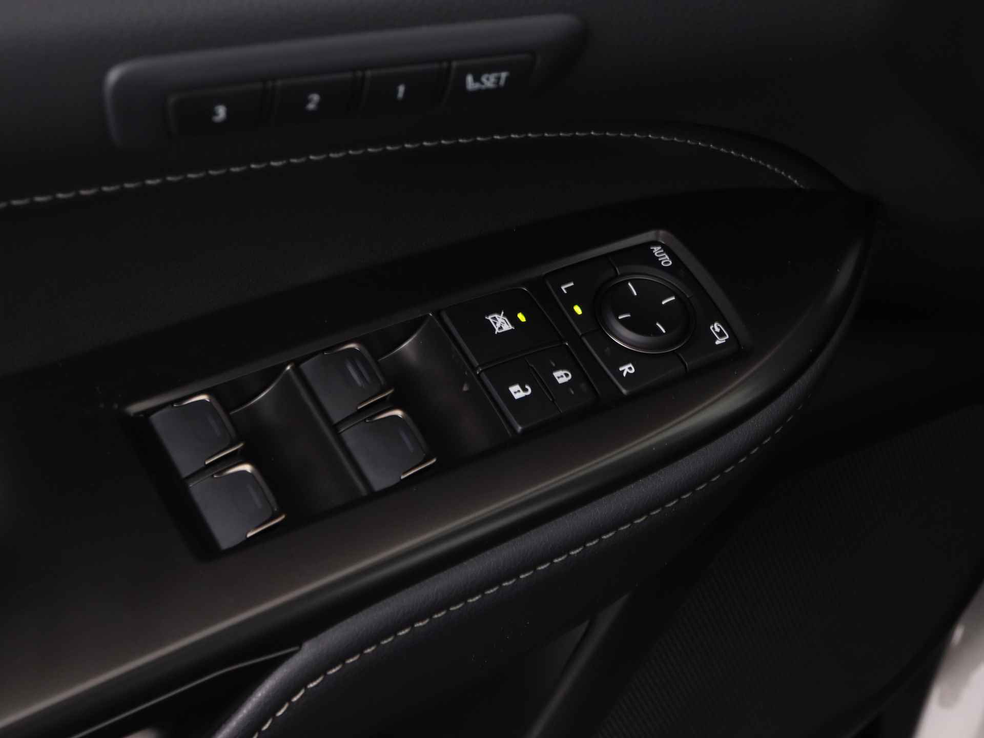 Lexus NX 450h+ AWD Executive Line | Schuif-/Kanteldak | Achteruitrijcamera | Climate Control | Parkeersensoren | - 33/52