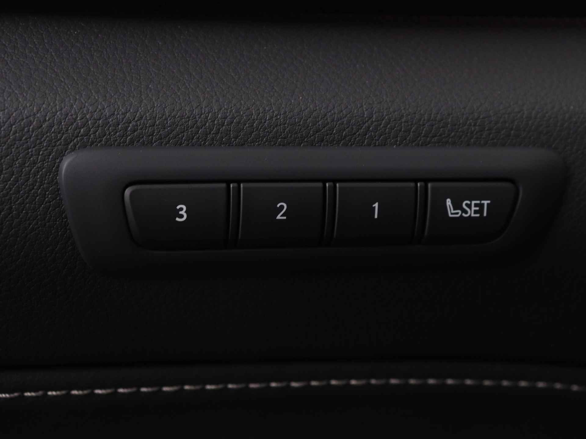 Lexus NX 450h+ AWD Executive Line | Schuif-/Kanteldak | Achteruitrijcamera | Climate Control | Parkeersensoren | - 49/52