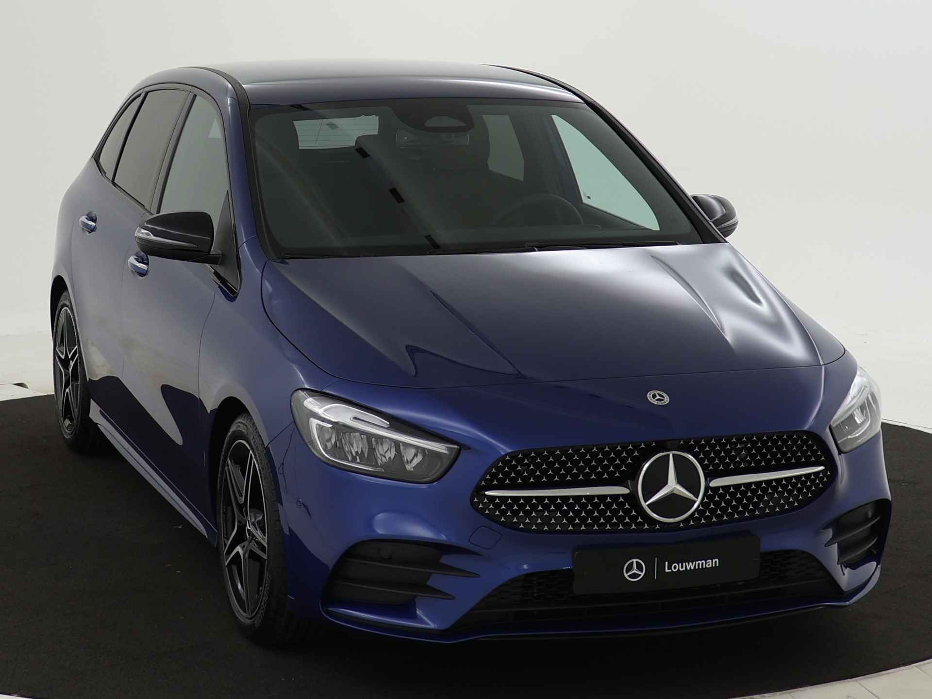 Mercedes-Benz B-Klasse 180 AMG Line | Nightpakket | Premium pakket | GUARD 360° Voertuigbescherming Plus | Parkeerpakket met achteruitrijcamera | Inclusief 24 maanden MB Certified garantie voor Europa. - 27/42