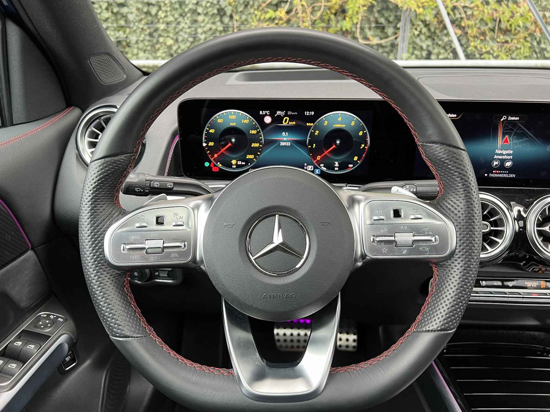 Mercedes-Benz GLB GLB 180 Automaat AMG Line | Premium Plus Pakket | Nightpakket | Distronic | Panoramadak | Multibeam LED | Head-Up | Keyless-Go | Sfeerverlichting - 14/23