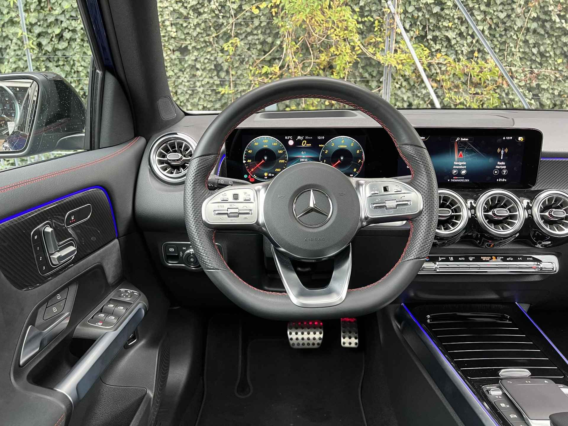 Mercedes-Benz GLB GLB 180 Automaat AMG Line | Premium Plus Pakket | Nightpakket | Distronic | Panoramadak | Multibeam LED | Head-Up | Keyless-Go | Sfeerverlichting - 15/23