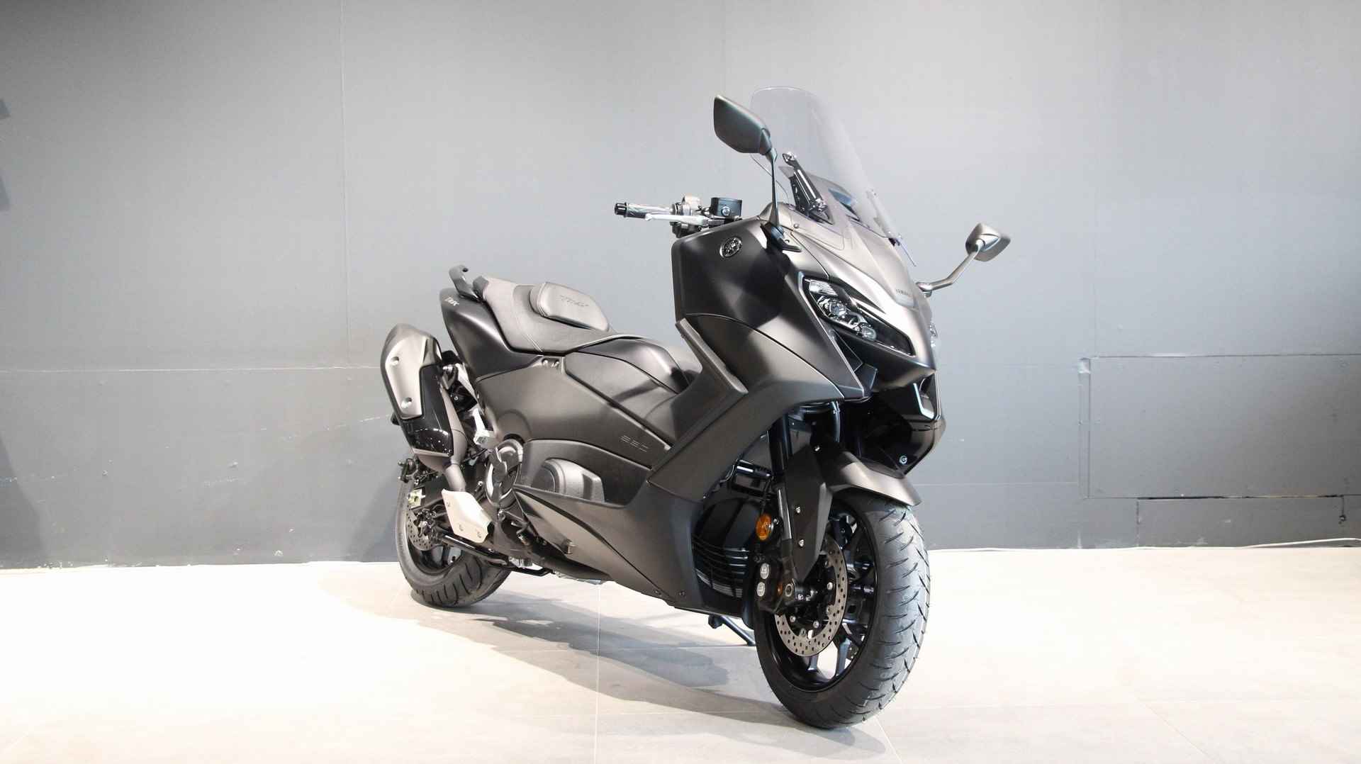 Yamaha T-MAX 560 - 2/17