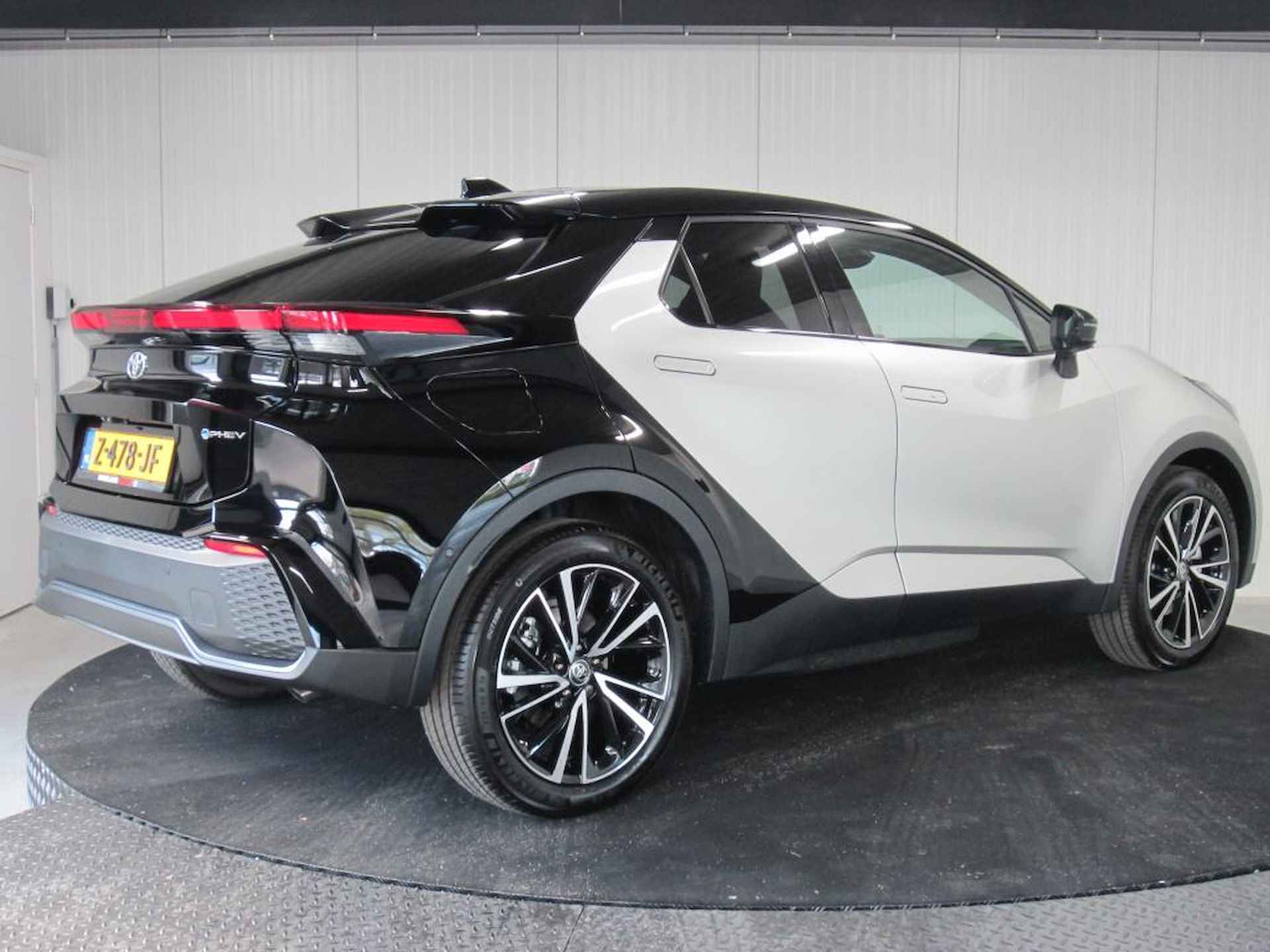 Toyota C-HR PHEV 200 Premiere Edition Plug-In Demo - 14/45