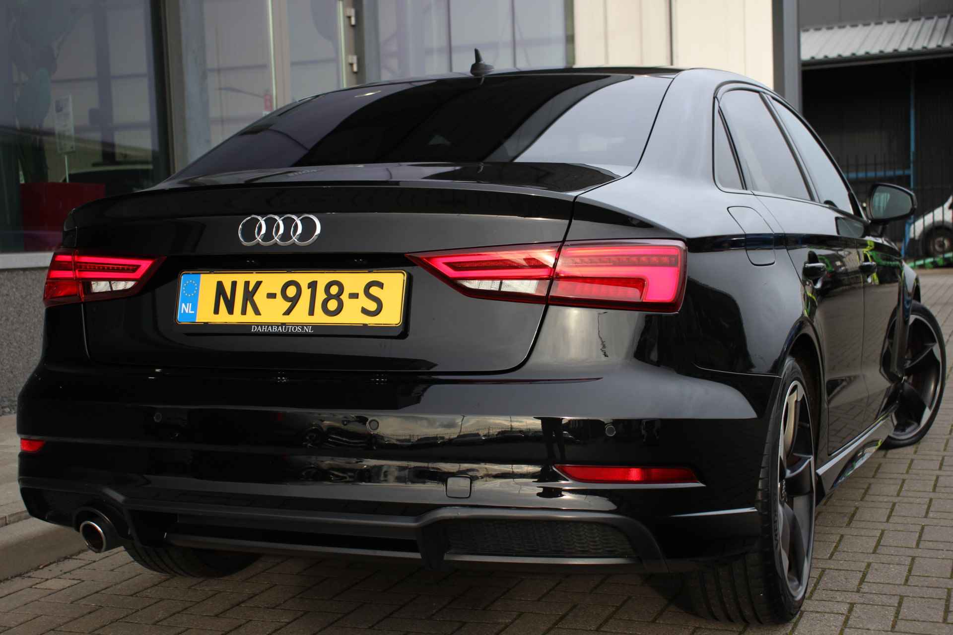 Audi A3 Limousine 1.6 TDI Sport 2x S Line Edition | 18'' Rotor | Navi | Led - 12/31