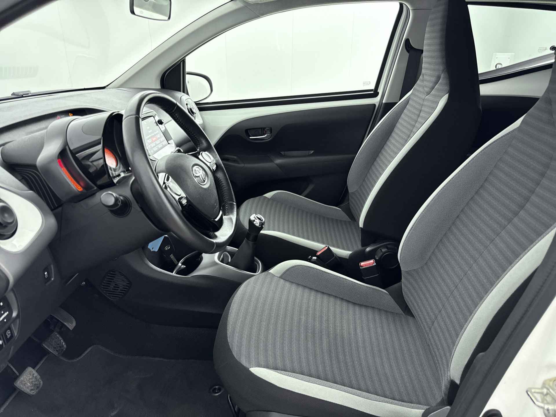 Toyota Aygo 1.0 VVT-i x-cite | Elektrisch vouwdak | Climate Control | Apple Carplay/Android Auto | Camera | - 8/45