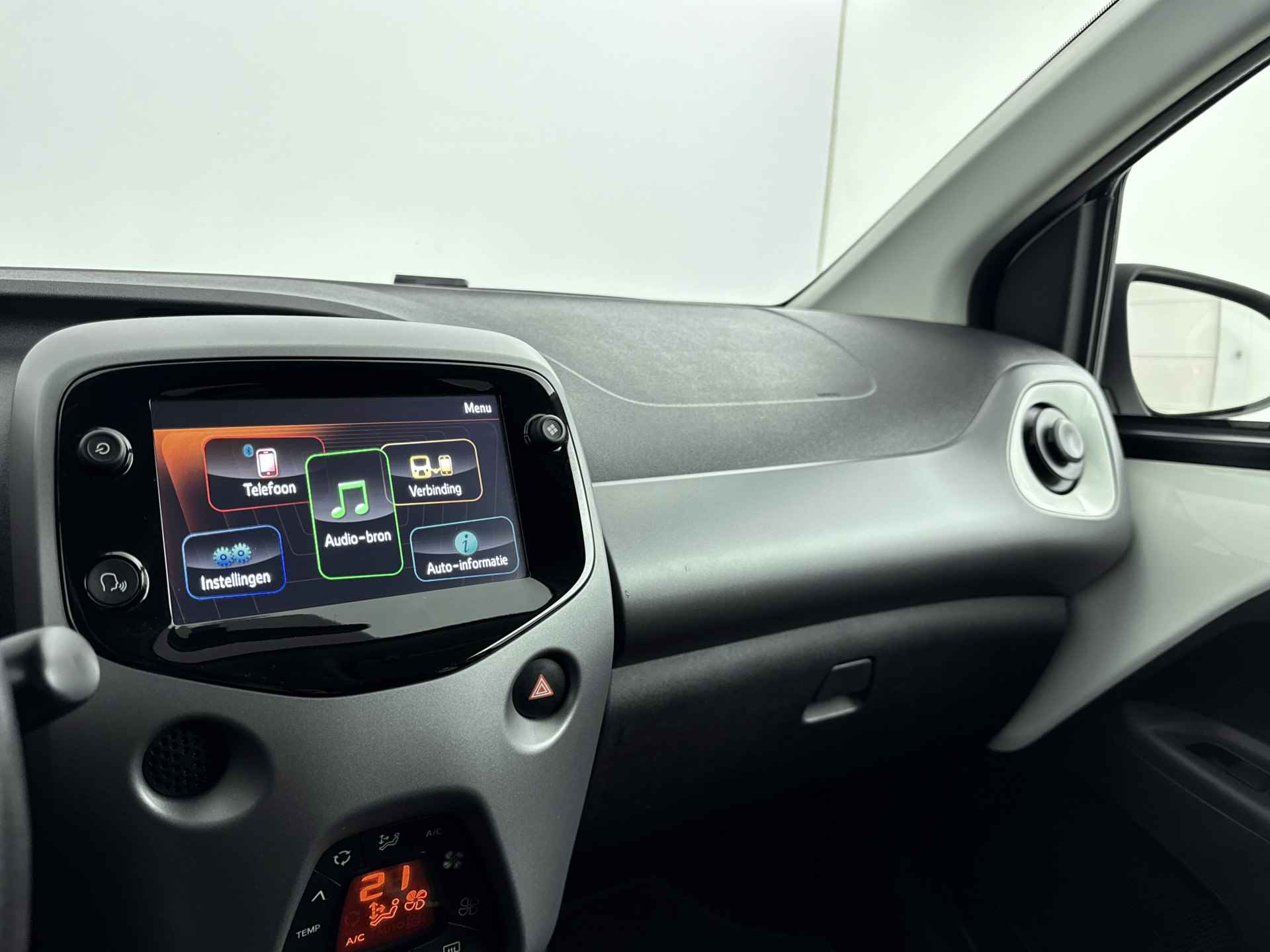 Toyota Aygo 1.0 VVT-i x-cite | Elektrisch vouwdak | Climate Control | Apple Carplay/Android Auto | Camera | - 11/45