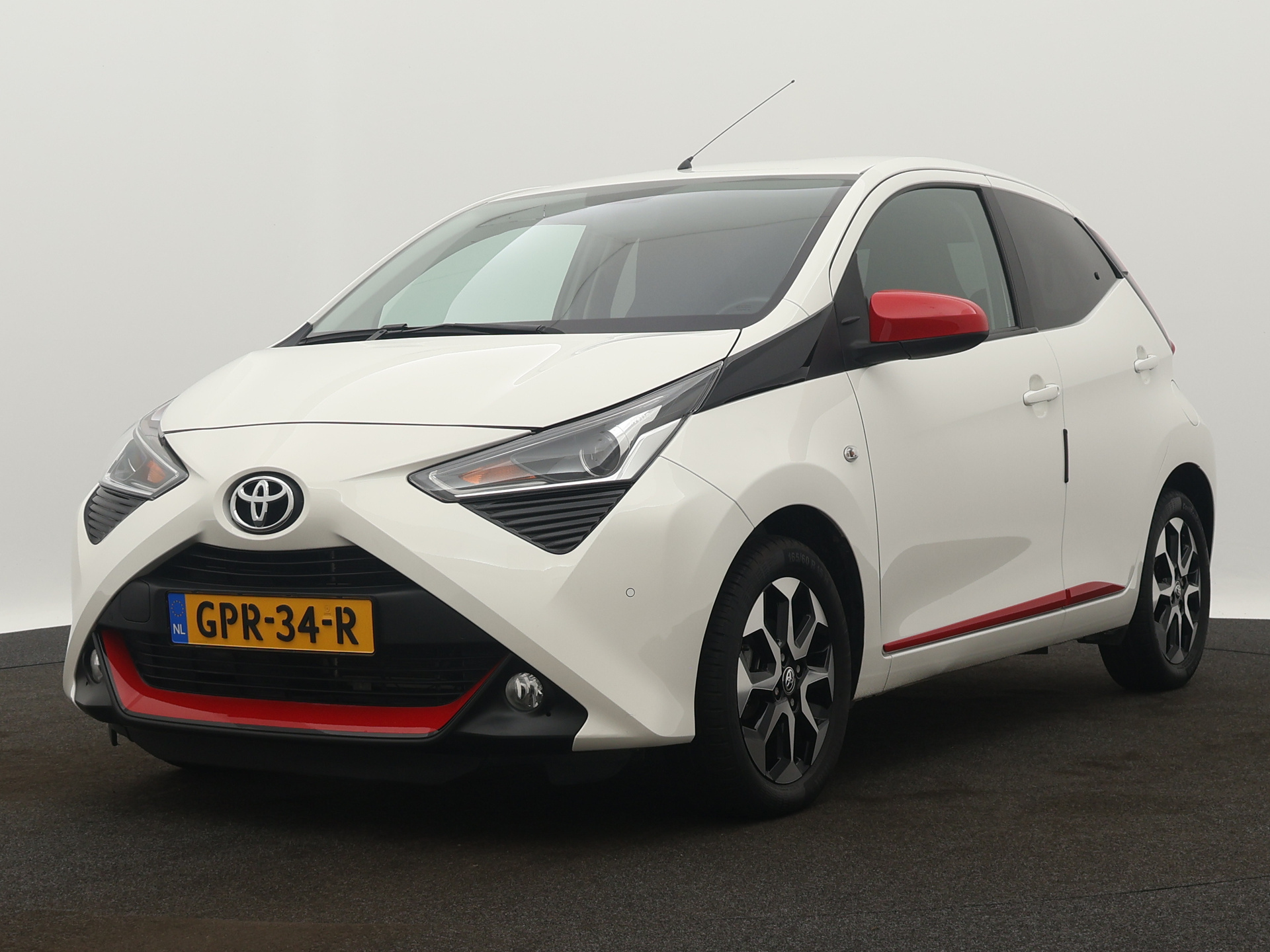 Toyota Aygo 1.0 X-Joy Limited | Airco | Camera | Parkeersensoren | Apple Carplay/Android Auto |