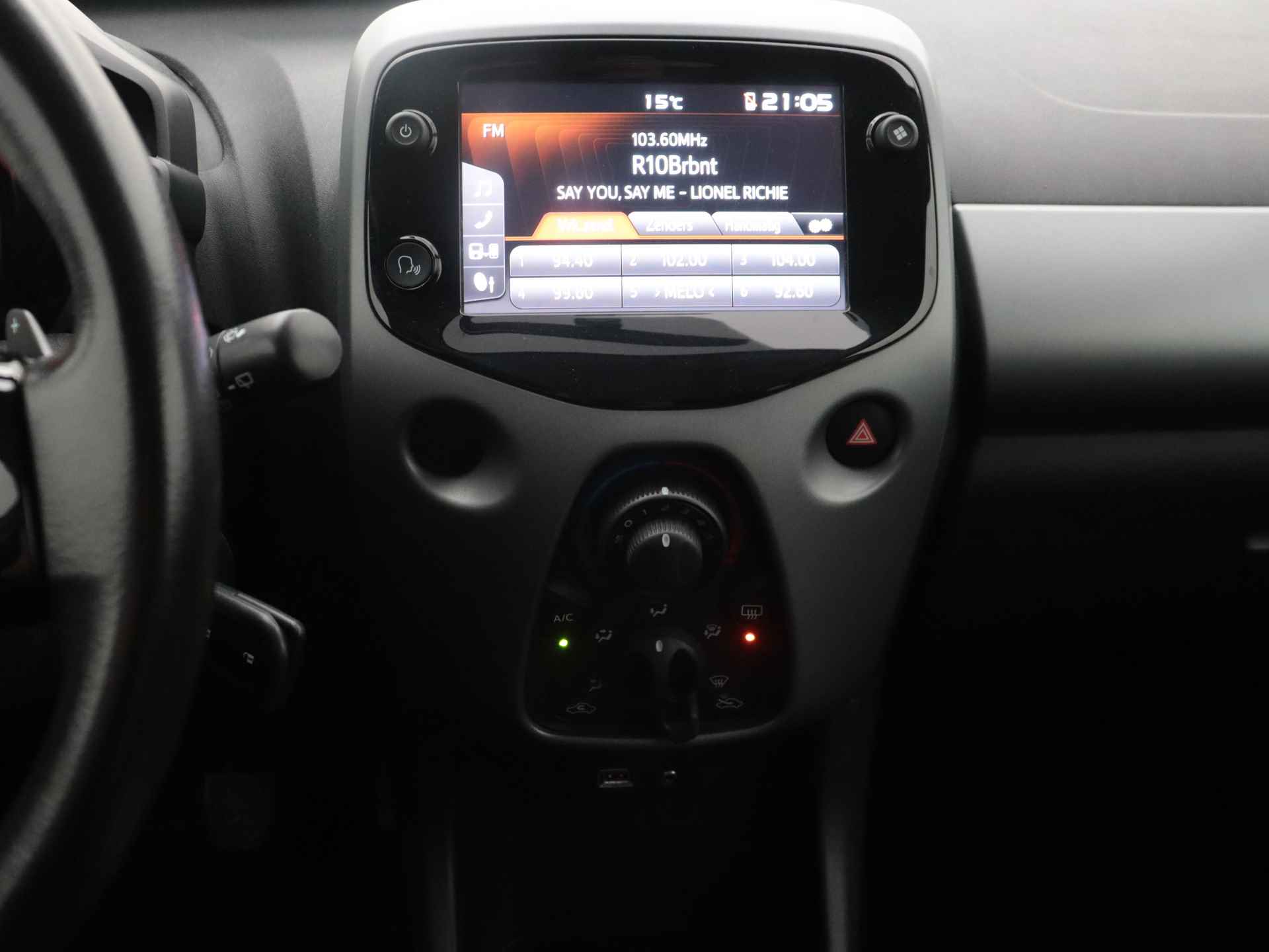 Toyota Aygo 1.0 X-Joy Limited | Airco | Camera | Parkeersensoren | Apple Carplay/Android Auto | - 7/39