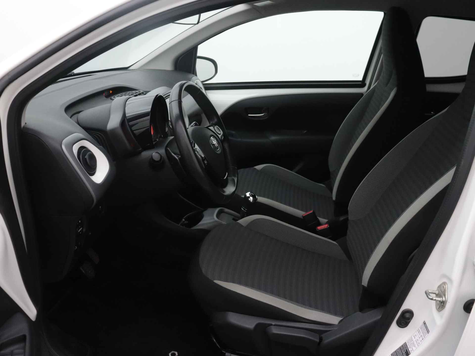 Toyota Aygo 1.0 X-Joy Limited | Airco | Camera | Parkeersensoren | Apple Carplay/Android Auto | - 16/39