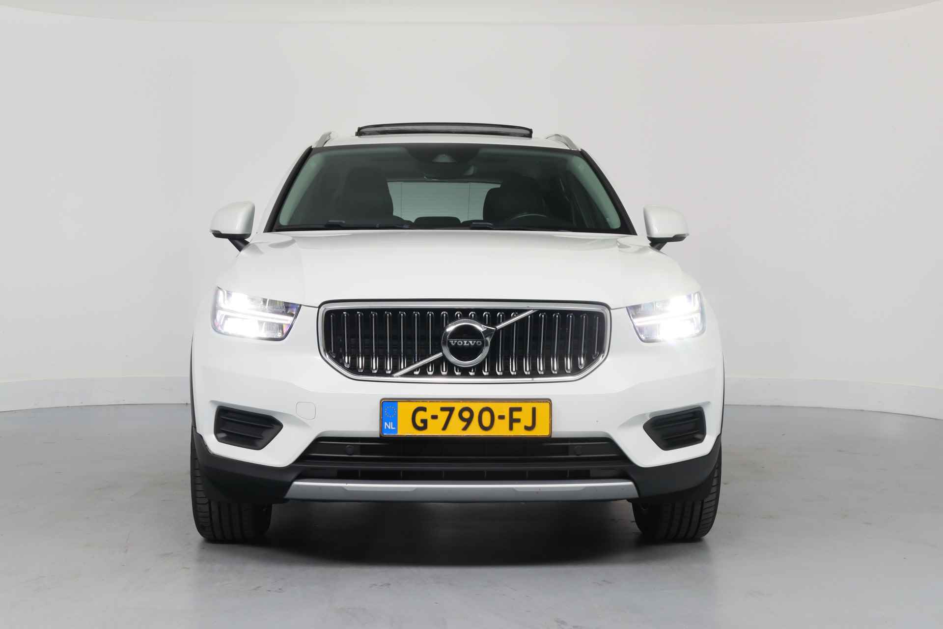 Volvo XC40 2.0 T4 Inscription | 1e Eigenaar! | Dealer Onderhouden! | Trekhaak | Open Dak | Leder | Harman/Kardon | Clima | Navi | Stoelverw - 2/34