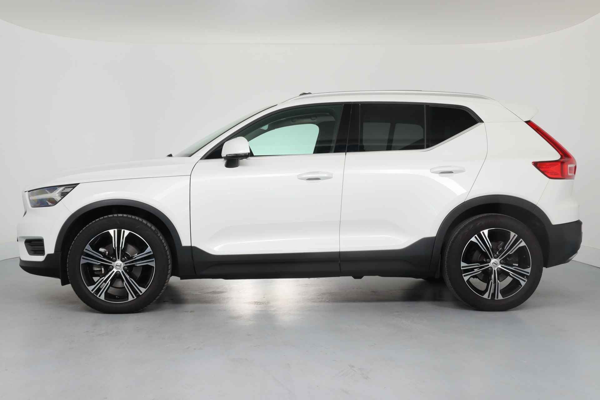 Volvo XC40 2.0 T4 Inscription | 1e Eigenaar! | Dealer Onderhouden! | Trekhaak | Open Dak | Leder | Harman/Kardon | Clima | Navi | Stoelverw - 3/34