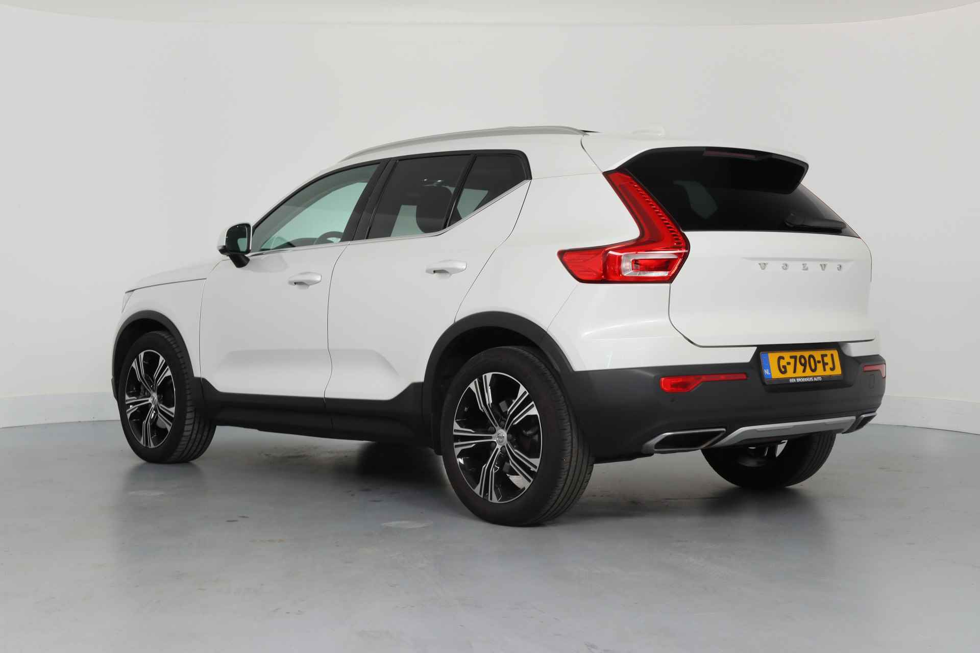 Volvo XC40 2.0 T4 Inscription | 1e Eigenaar! | Dealer Onderhouden! | Trekhaak | Open Dak | Leder | Harman/Kardon | Clima | Navi | Stoelverw - 4/34