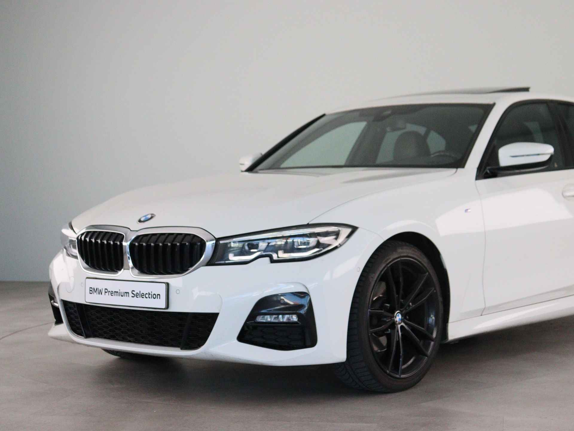 BMW 3 Serie 320i Sedan High Executive M-Sport - 22/26