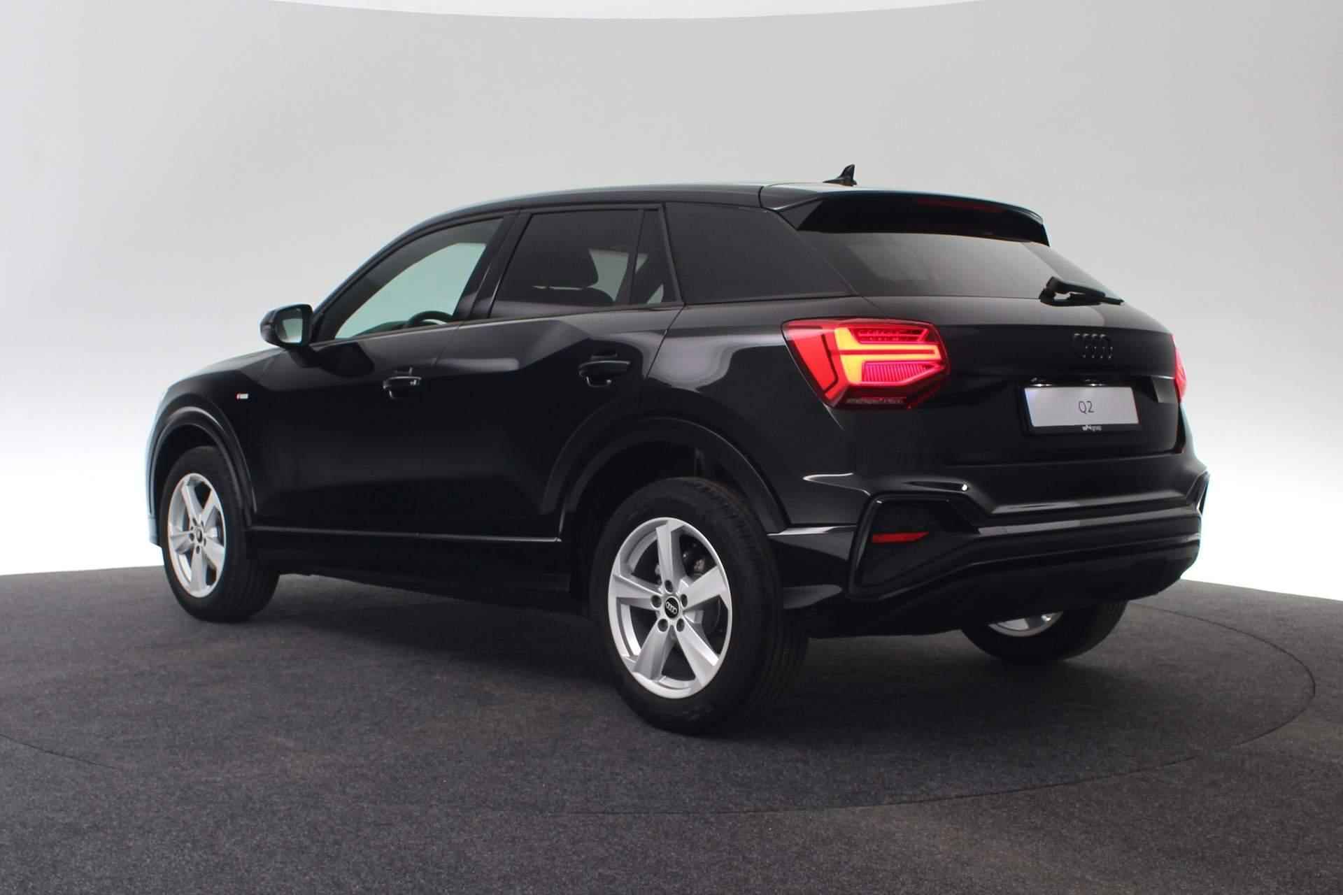 Audi Q2 S Edition 35 TFSI 150PK | Matrix LED | Stoelverwarming | Optiekpakket zwart plus | ACC | 17 inch - 32/37