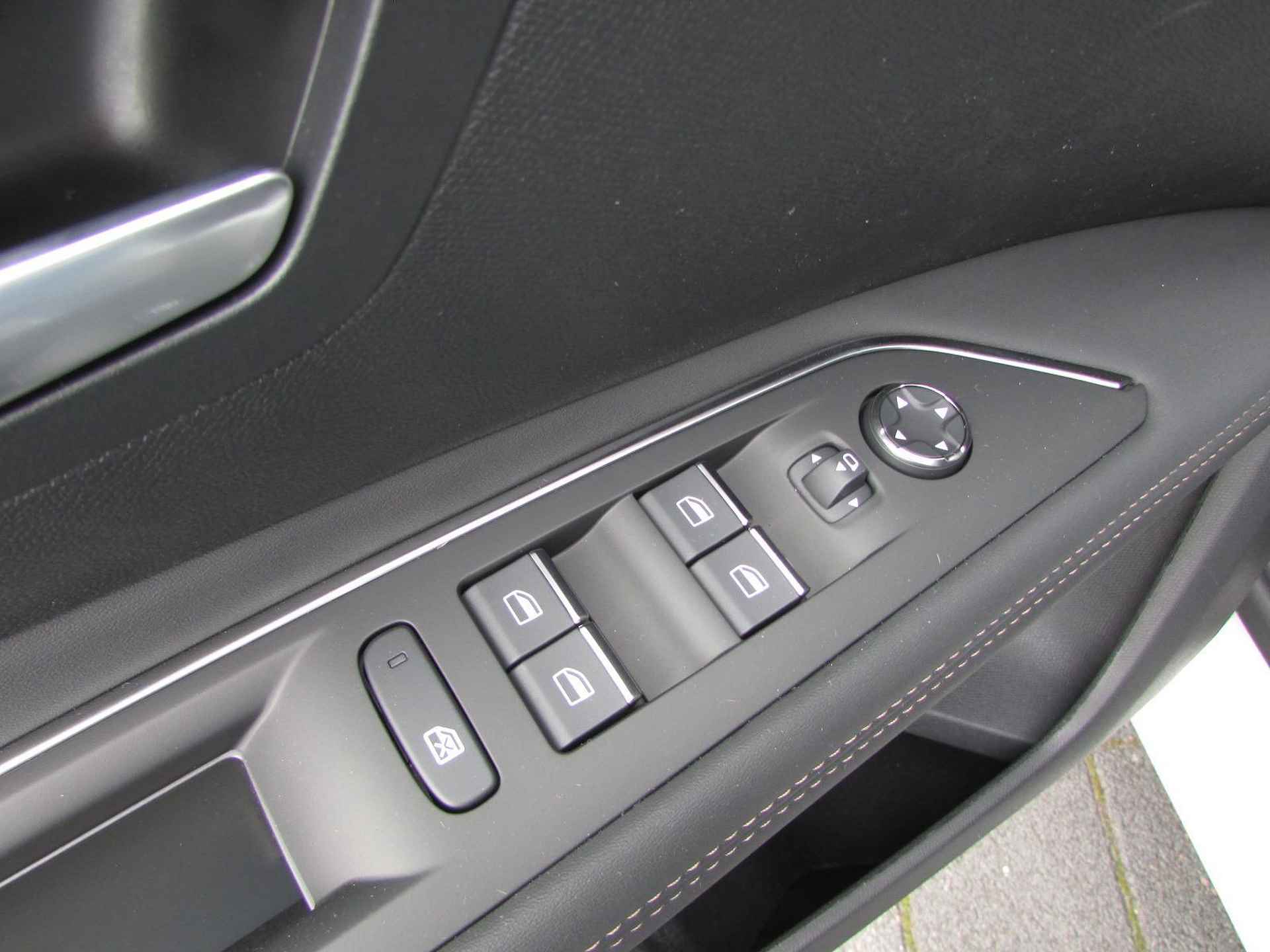 Peugeot 3008 1.2 PureTech GT |Stoelverwarming | Focal audio | PDC V+A | Camera - 12/44