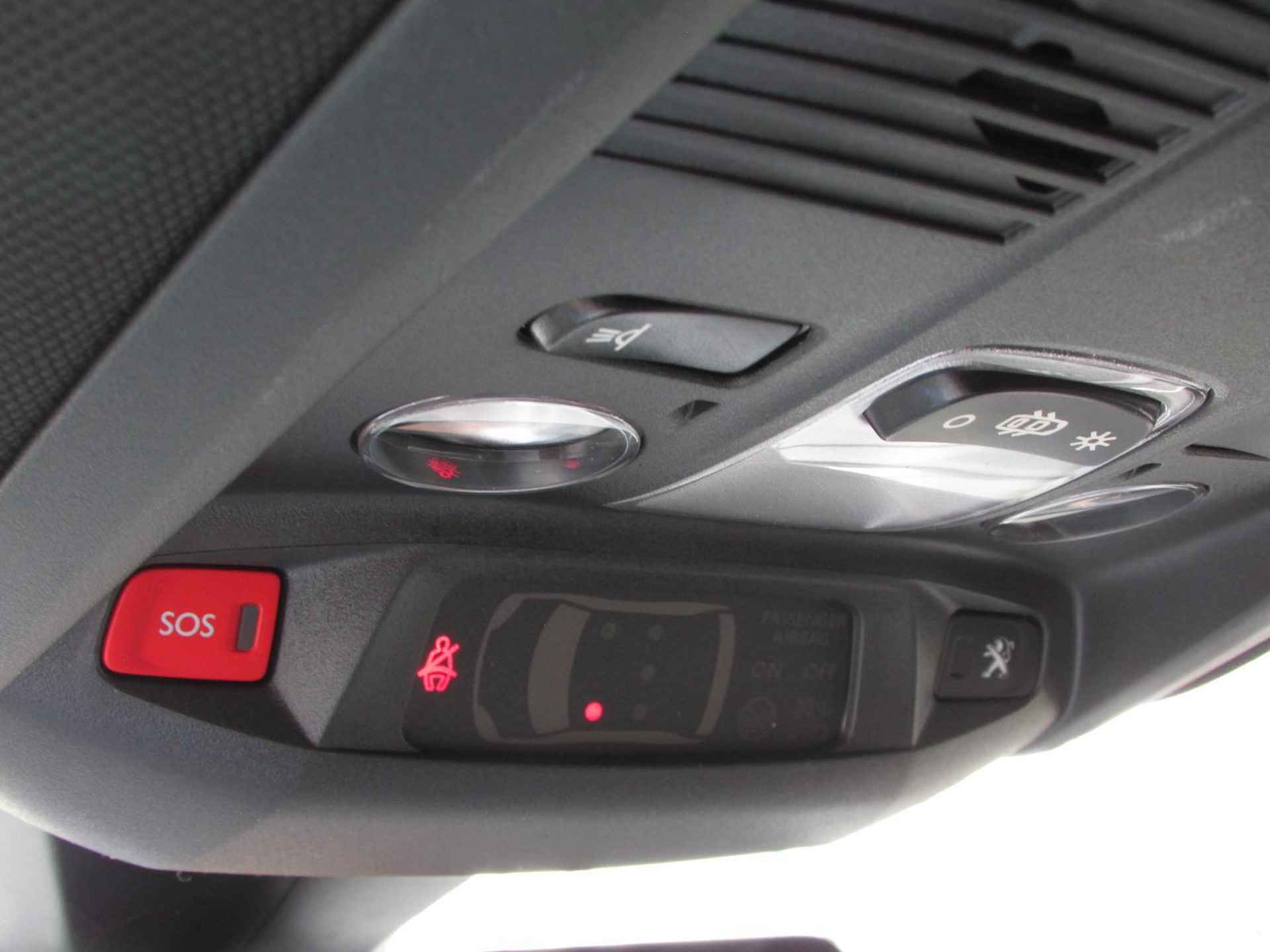 Peugeot 3008 1.2 PureTech GT |Stoelverwarming | Focal audio | PDC V+A | Camera - 38/44