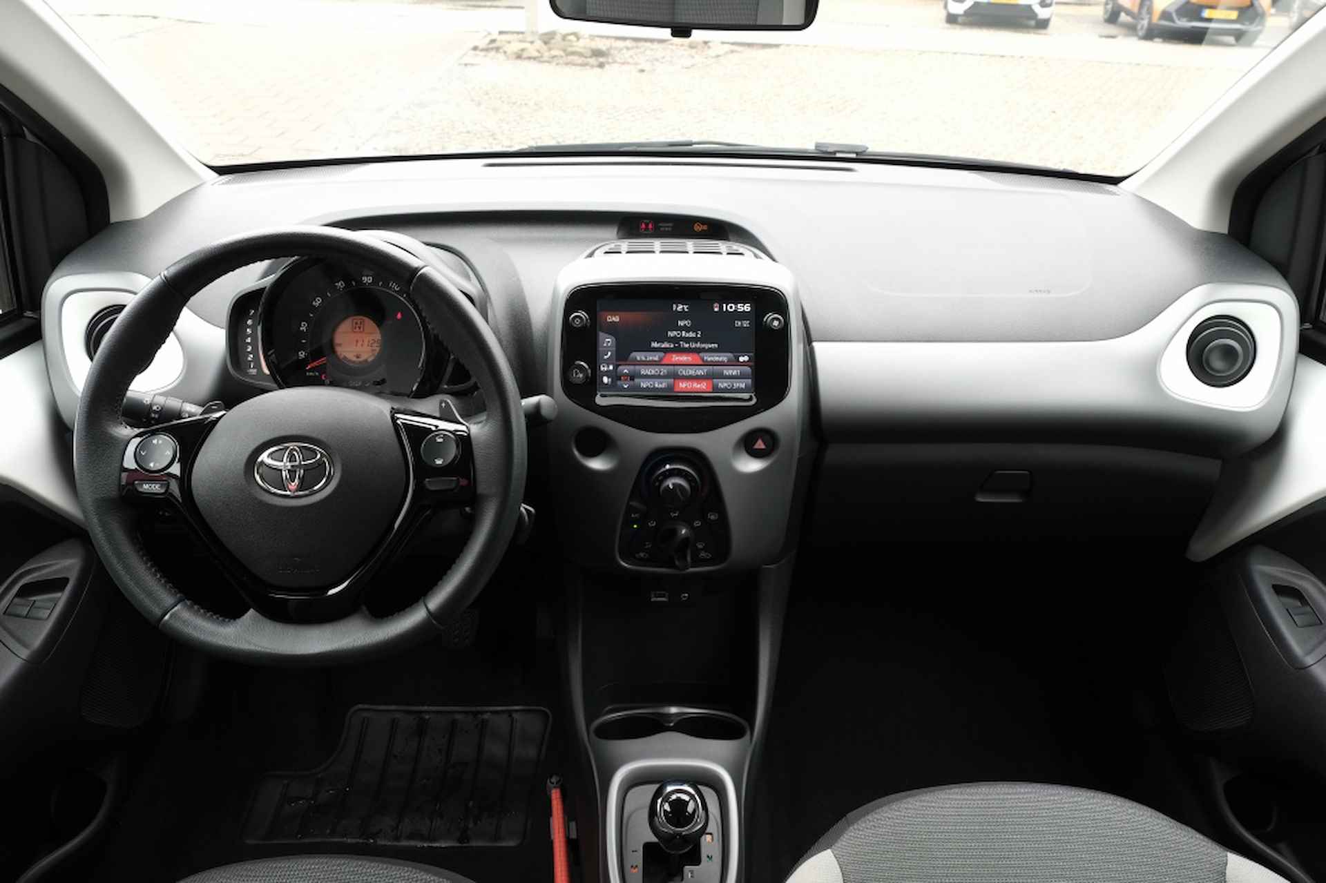 Toyota Aygo 1.0 VVT-i x-play Automaat | x-shift | Apple CarPlay / Android Au - 3/40