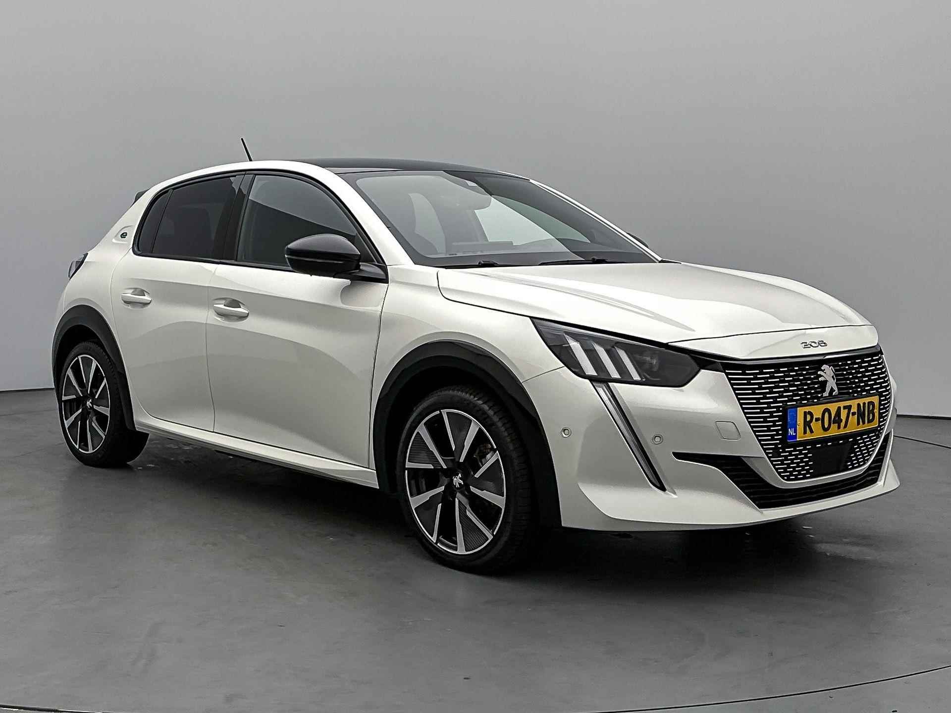 Peugeot e-208 EV GT Pack 50 kWh 136 pk | Navigatie | Achteruitrijcamera | Parkeersensoren Voor en Achter | Verwarmde Sportstoelen | Alcantara Bekleding | Keyless Entry/Start | LED Koplampen | Adaptieve Cruise Control | 17" Lichtmetalen Velgen | Apple Carplay/Android Auto | - 4/35