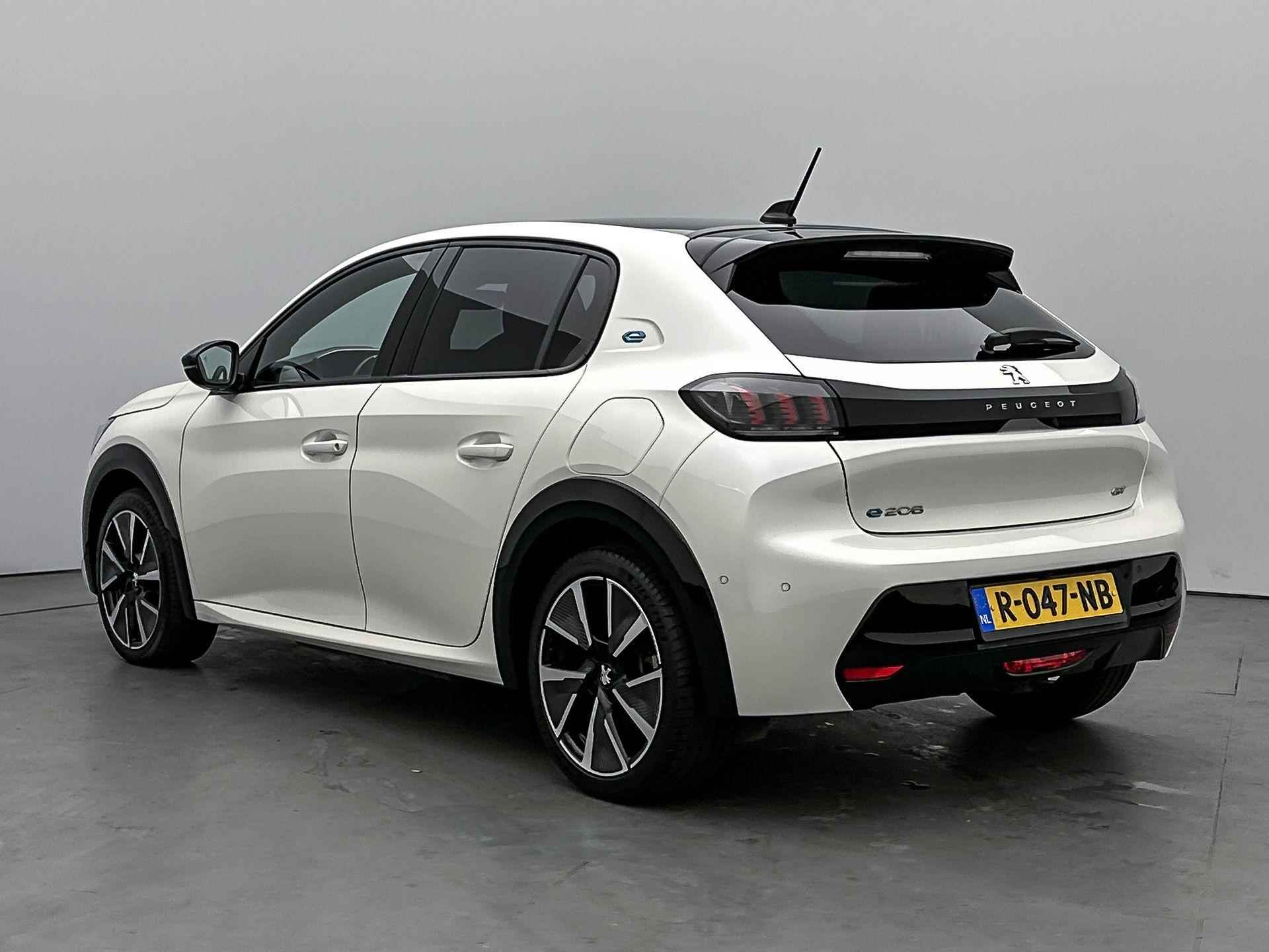 Peugeot e-208 EV GT Pack 50 kWh 136 pk | Navigatie | Achteruitrijcamera | Parkeersensoren Voor en Achter | Verwarmde Sportstoelen | Alcantara Bekleding | Keyless Entry/Start | LED Koplampen | Adaptieve Cruise Control | 17" Lichtmetalen Velgen | Apple Carplay/Android Auto | - 7/35