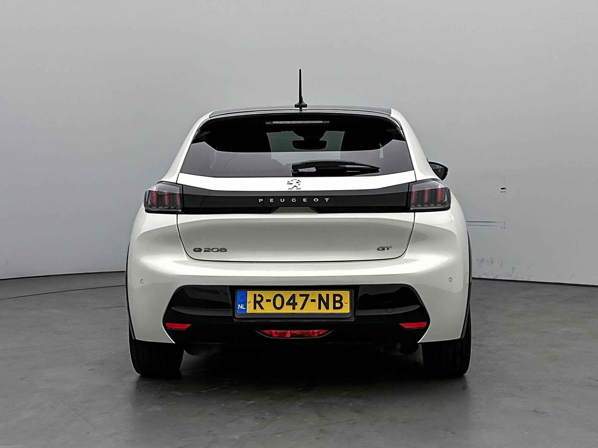 Peugeot e-208 EV GT Pack 50 kWh 136 pk | Navigatie | Achteruitrijcamera | Parkeersensoren Voor en Achter | Verwarmde Sportstoelen | Alcantara Bekleding | Keyless Entry/Start | LED Koplampen | Adaptieve Cruise Control | 17" Lichtmetalen Velgen | Apple Carplay/Android Auto | - 8/35