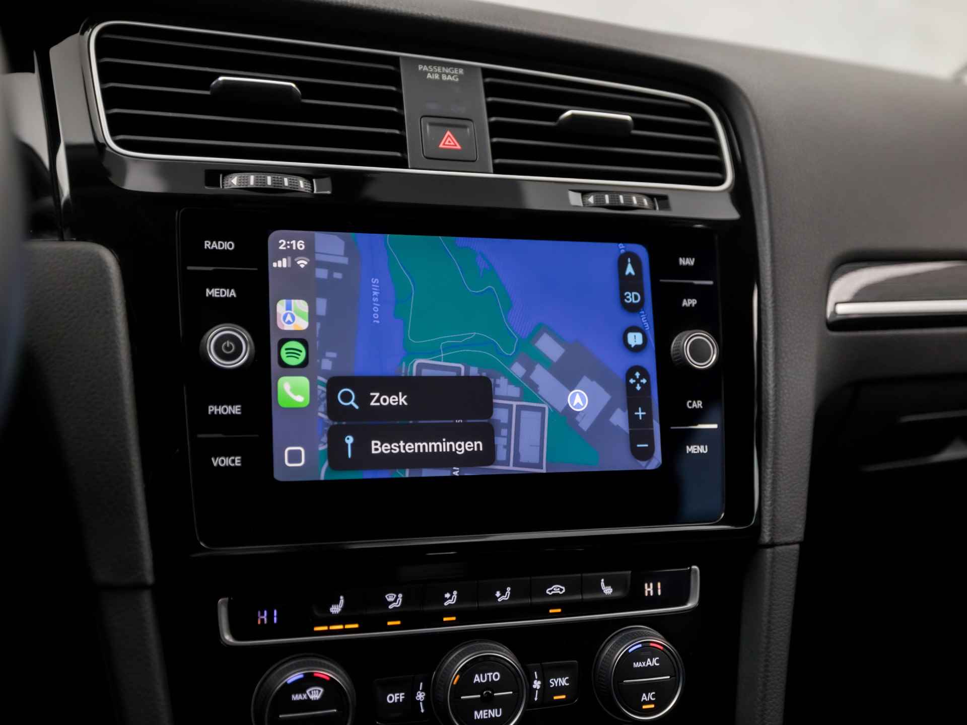 Volkswagen GOLF Variant 1.5 TSI R-Line Sport 150Pk Automaat (DIGITAL COCKPIT, APPLE CARPLAY, GROOT NAVI, ALCANTARA, STOELVERWARMING, MASSAGE, CAMERA, GETINT GLAS, KEYLESS, ADAPTIVE CRUISE, NIEUWE APK - 26/39