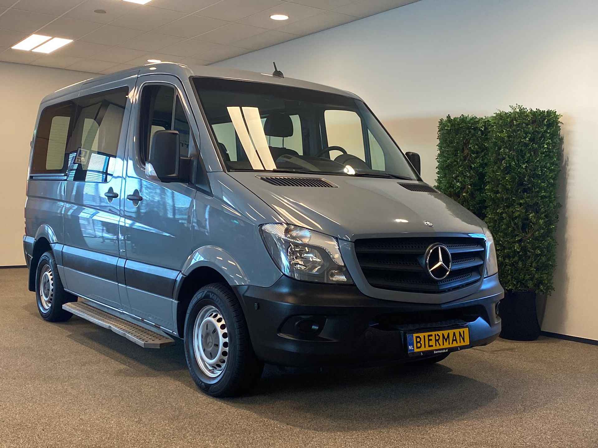 Mercedes Sprinter L1H1 Rolstoelbus Automaat - Rolstoel voorin - 17/33