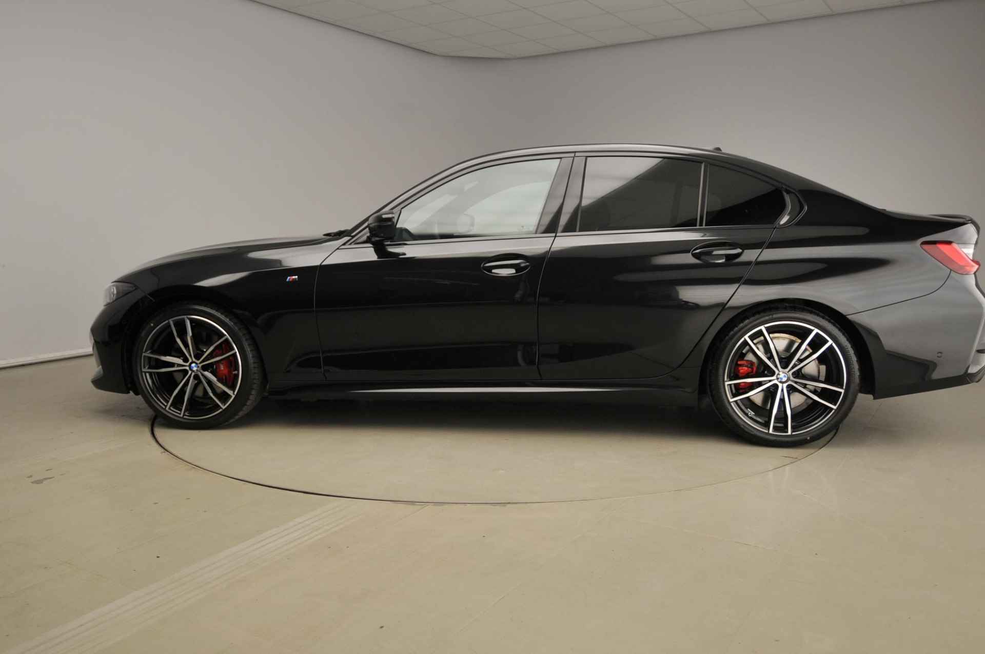 BMW 3-serie 330d | M-Sportpakket | LED | Leder | HUD | Schuifdak | Elektr. zetels | DAB | Hifi speakers | Alu 19 inch - 3/54