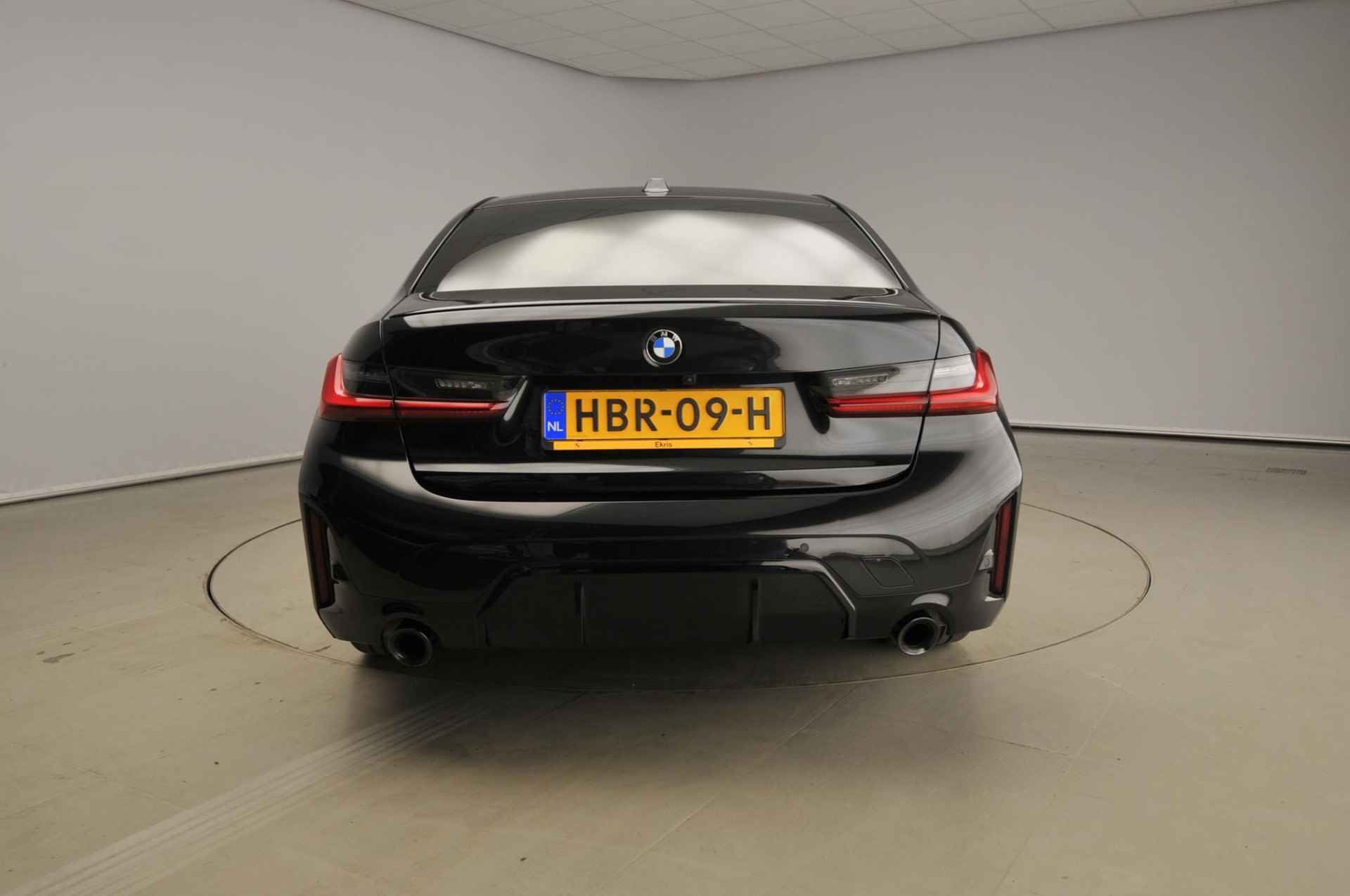 BMW 3-serie 330d | M-Sportpakket | LED | Leder | HUD | Schuifdak | Elektr. zetels | DAB | Hifi speakers | Alu 19 inch - 4/54