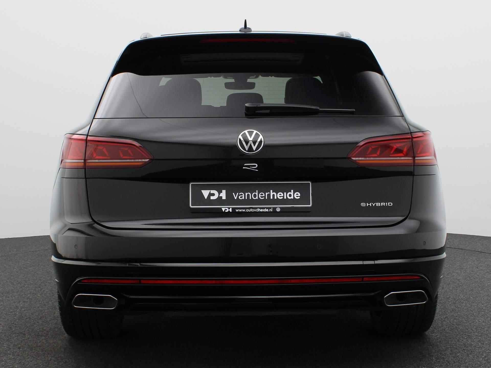 Volkswagen Touareg 3.0 TSi eHybrid 4MOTION R 463PK DSG Trekhaak, Panoramadak, NightVision, Dynaudio, leder, luchtvering, 360 gr. camera, Head-Up, stuur/stoelverwarming, alarm, 22'' lichtmetaal - 11/52