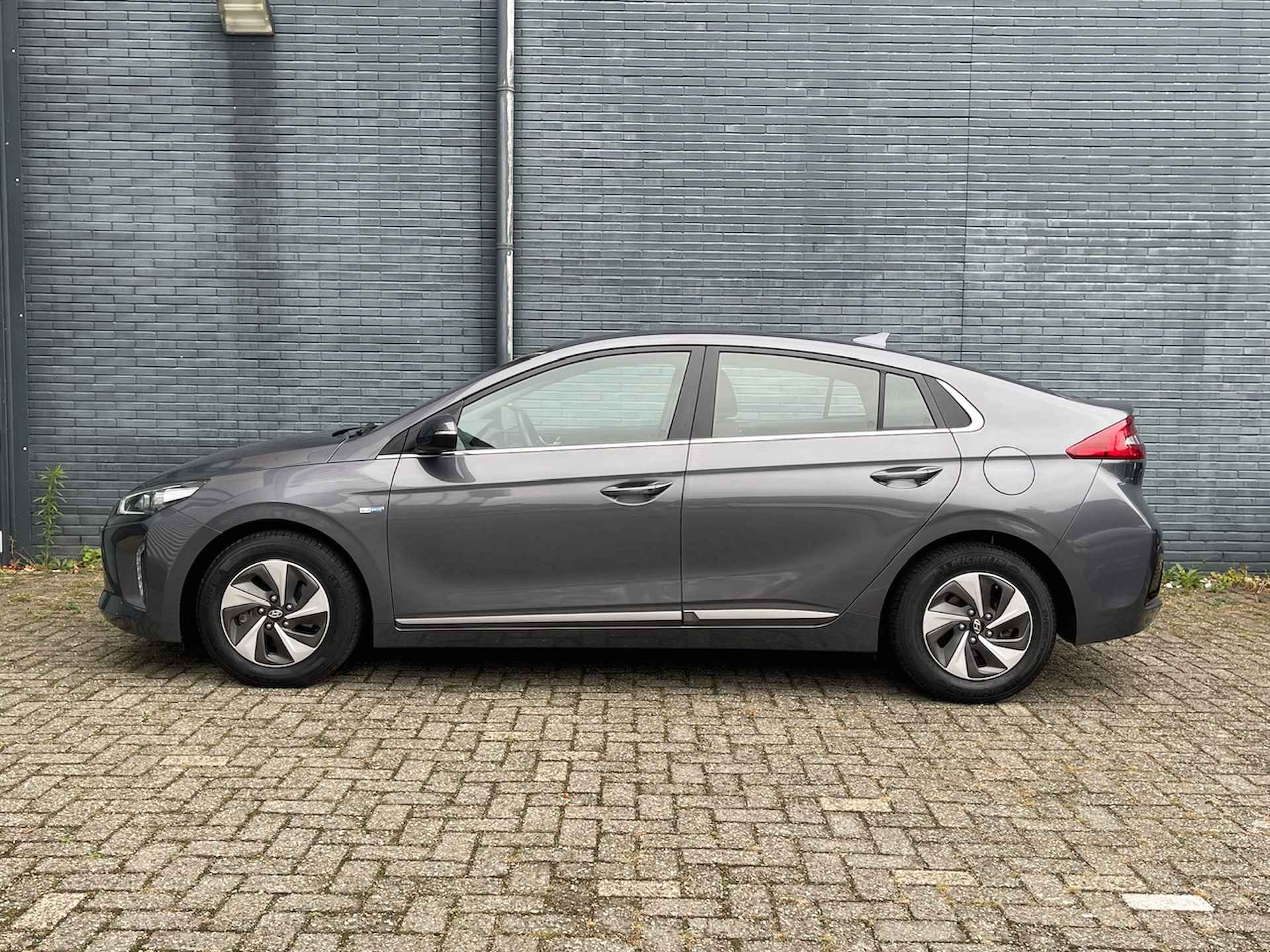 HYUNDAI Ioniq 1.6 GDI Blue HYBRID HEV 141 pk Automaat Comfort | Adaptieve Cruisecontrol | Navigatie | Climatecontrol | LED Verlichting | - 14/29