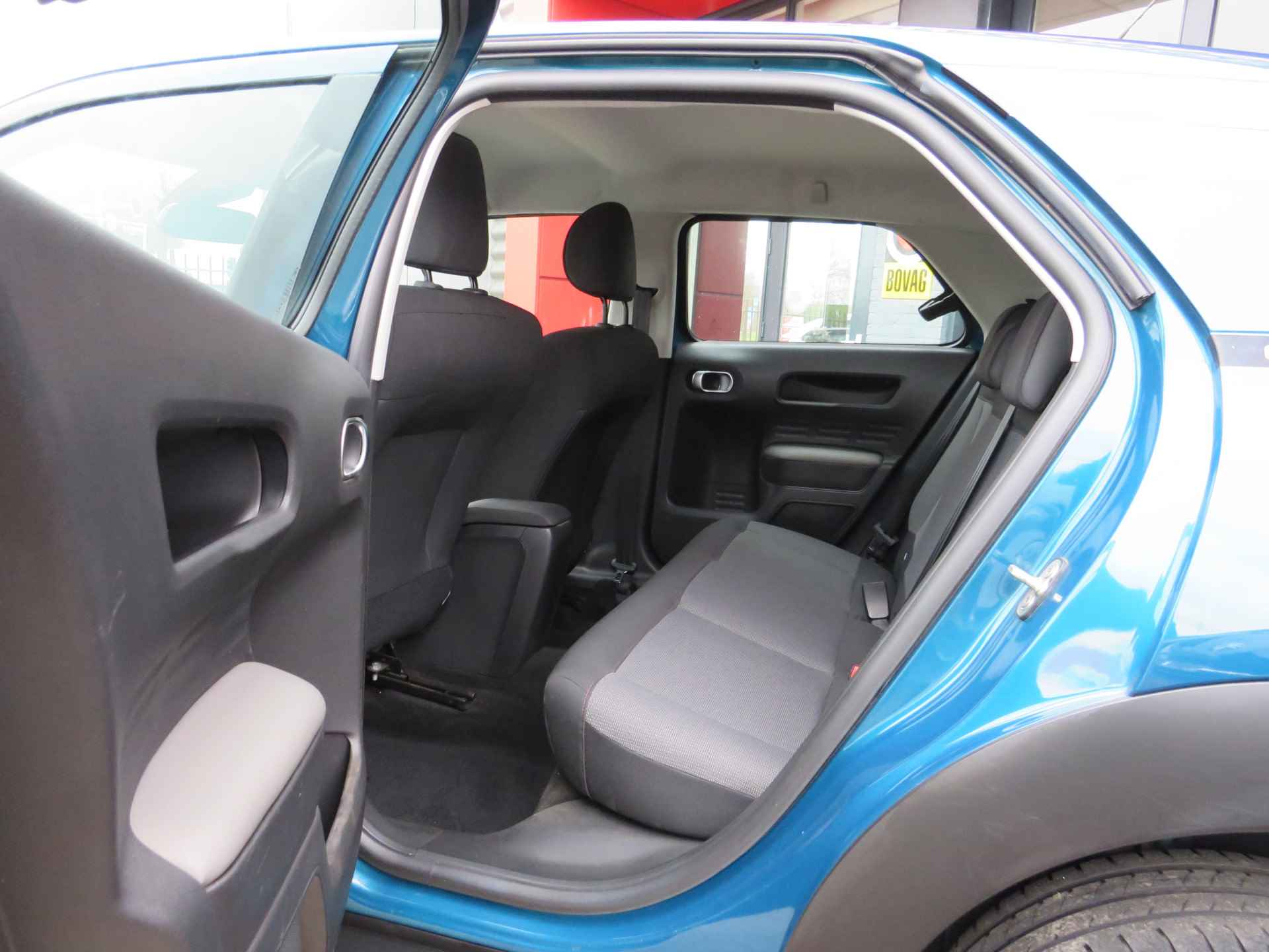 Citroën C4 Cactus 1.2 PureTech Business| 110-PK| Volautomaat | Clima-Airco | Navigatie | Trekhaak | Incl. BOVAG Garantie | Parkeersensoren | - 17/38